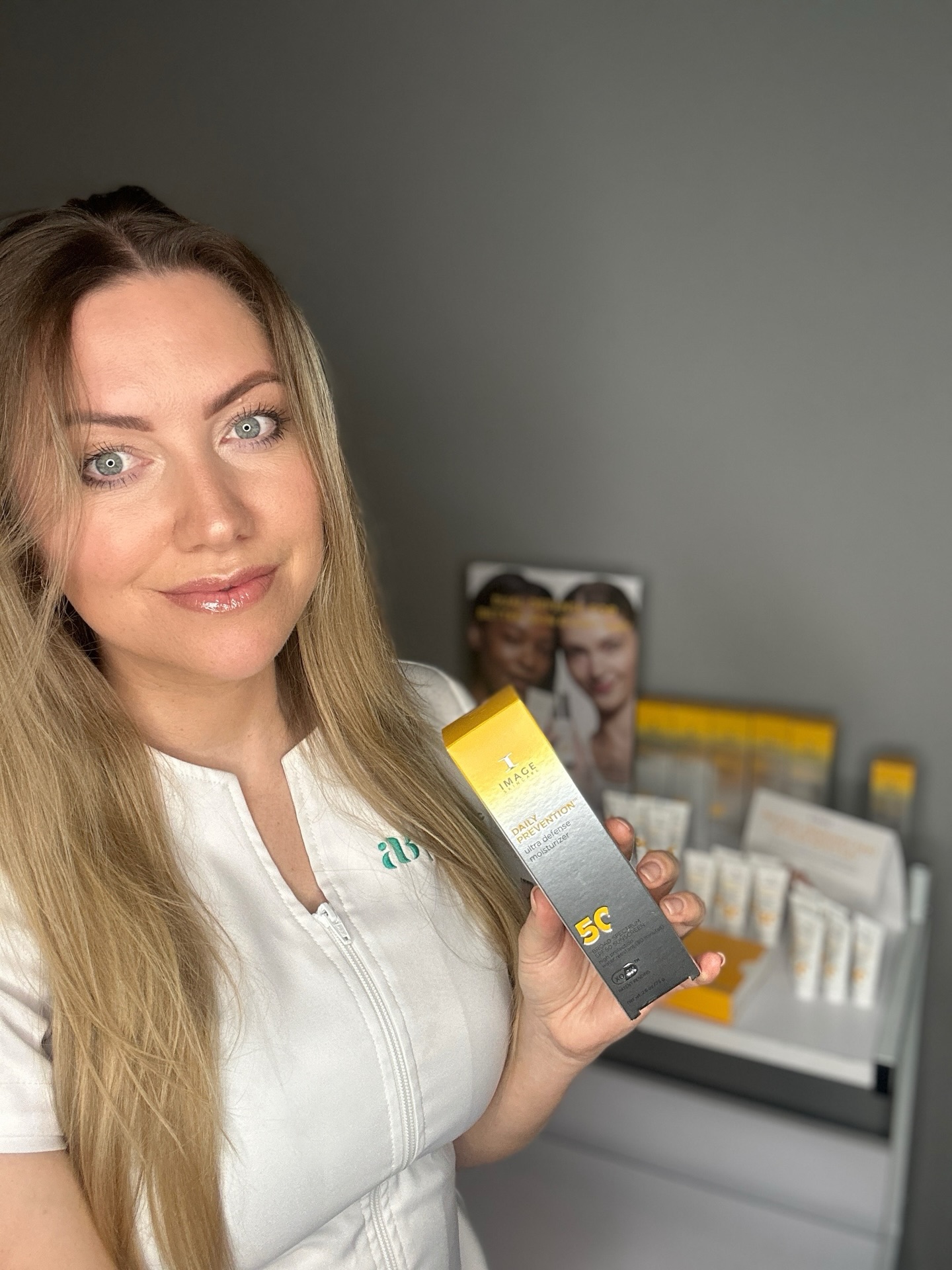 Just came home for a little holiday in Wales and just a little reminder… ☀️
Even though it’s not peak summer sunshine yet and the season can not make up its mind! 🫣 Those burning / damaging rays are STILL very much doing their thing 👀
I’m already seeing far too many red people 🫠😩
This is your sign to wear your SPF DAILY.
With over 6 SPF options from Image Skincare, I can help you find your perfect personalised protection 🤍
Comment SUN below for your SPF discount code 🫶