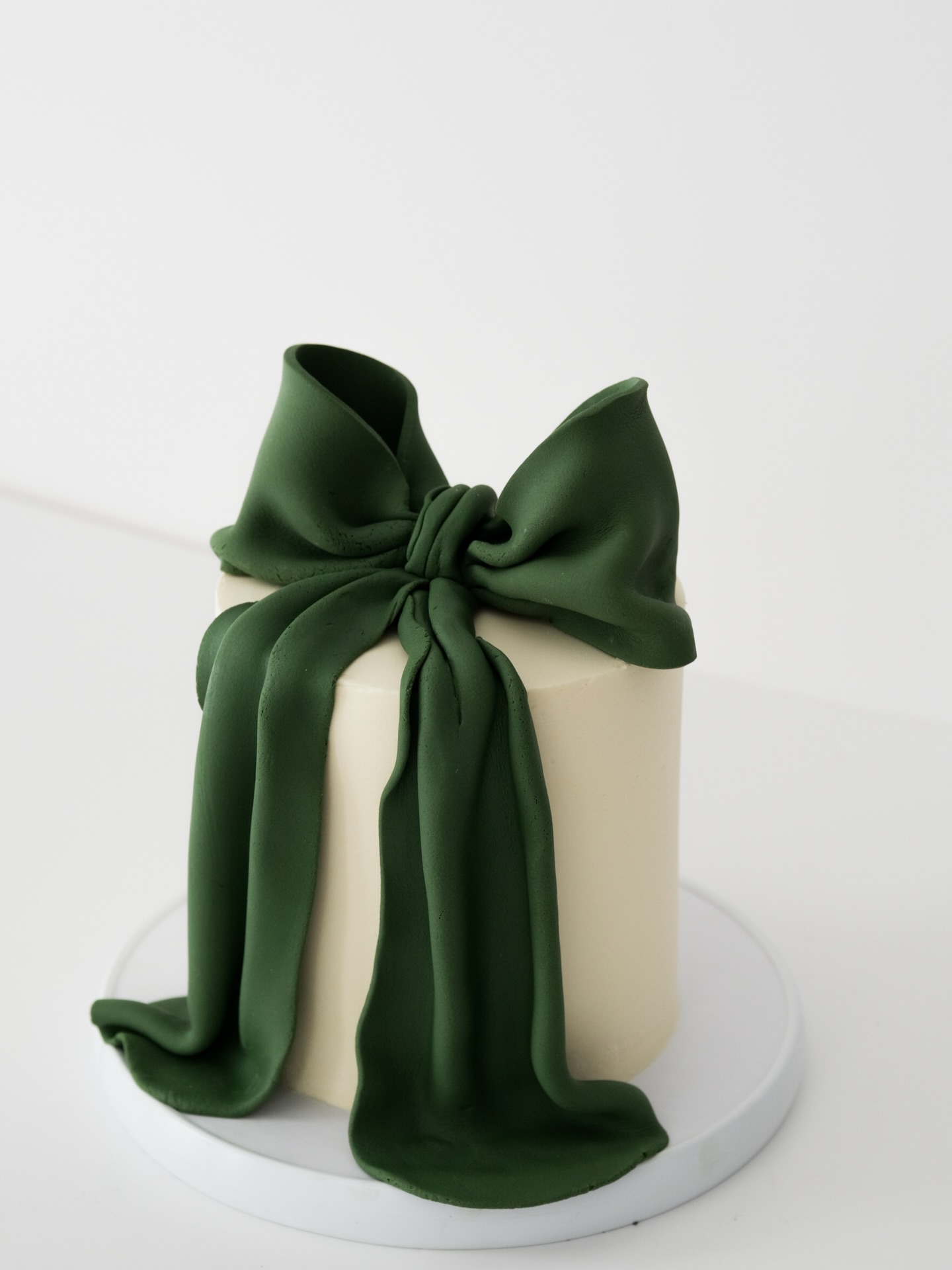Pretty Green Bow 💚
I think this is definitely one of my favorites
#bowcake #fondantbow #cake