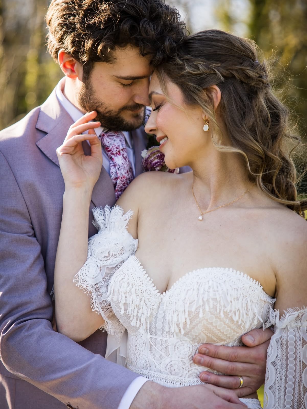 Tipis, Whiskey Kisses & Wild Meadows 🌿✨
A touch of Tennessee magic in the heart of North Devon… Our dreamy styled shoot at @hartaretreat brings together luxury, wildflower meadows and a soft prairie palette of dusty pinks, lilacs and gold.
For free-spirited souls who dream of saying I do under open skies barefoot, carefree and surrounded by nature’s beauty you must take a look!
Photography me! @freeformimages.co.uk
Videography @coastalimaging
Styling & Coordination @bestdayeverdevon
Hair Rachel Irving @beautiful_hair_by_rachel
Make-up @isabellegracemakeupartistry
Celebrant @celebrant_sue_byyourside
Dress @ariamobridal @alwaysandforeverdevon
Suit @houseofcavani @alwayssuitsyou
Jewellery @wanderlustlifejewellery
Rings @james.bishop.jewellery
Hat @mintvelvet
Flowers @howieandtheflowers
Cake @jaxs_cakes_n_bakes
Models @connor_and_jessica
Horse - Star💫 @tash.fisher
#WildRomance #hartaretreat #freeformimages
#devonphotographer #devonweddingphotographer