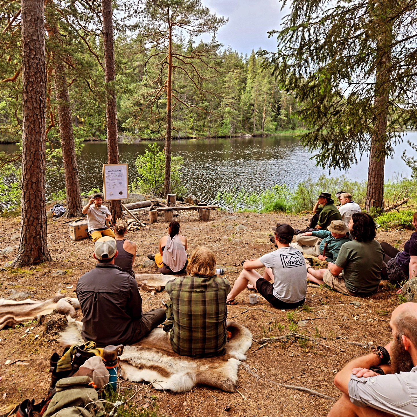 Last workshop at the Global Bushcraft symposium meeting alot of old and new friends 🔥
@bushcraftman @howlbushcraft @a.woodsman @_chikafu @lisa_fenton_
#Bushcraft #survival #bushcraftskills #Globalbushcraftsymposium #primitiveskills #wildernessskills #vildmark #vildmarksliv #friluftsliv #keepitsimple #bushcraftdanmark #bushcrafteurope