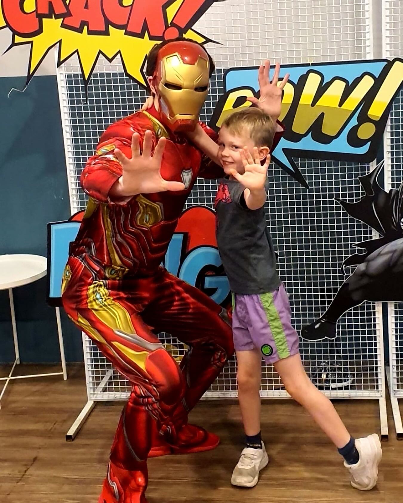High fives from a hero? YES PLEASE 🙌
From action poses to superhero moments, we make every child feel like part of the story 🦸♂️✨
Big energy, big smiles, big party vibes.
#kidspartyentertainment #kidspartyentertainer #kidspartyentertainers