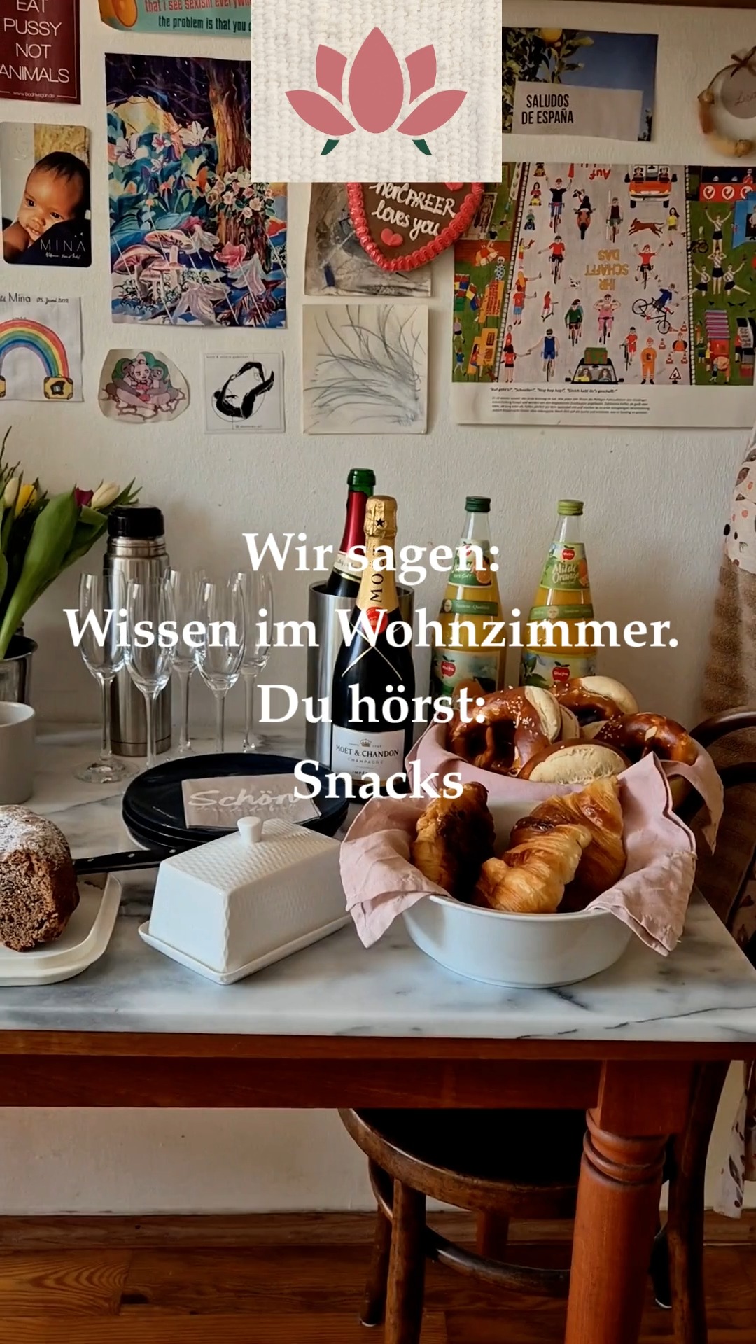 Wir sagen: Wissen im Wohnzimmer. Du hörst: Snacks.
Bloomita bringt echte Expert*innen zu den Themen Finanzen, Mindset, Karriere & Gesundheit zu dir nach Hause: für dich und deine Freundinnen. Echte Gespräche auf dem Sofa, statt Small Talk im Restaurant.
Ein Abend, der mehr ist als Essen gehen.
🔗 Alle Infos per Mail — Link in Bio