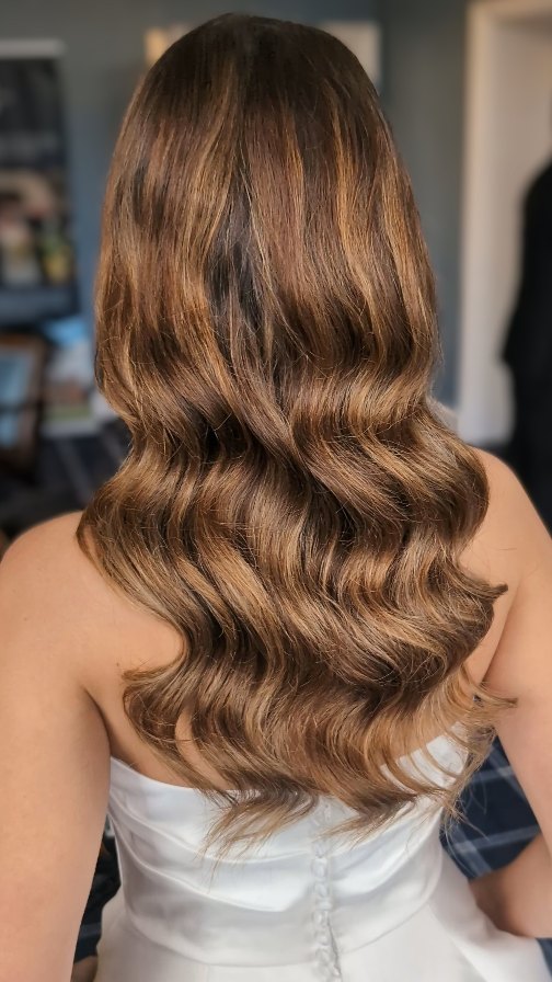 Simple, elegant and classic!
Loved creating this wave for our shoot at @weddingsatbrooksby a few weeks ago.
#weddingmakeup #bridetobe #elegantwedding #bridalhair #bridalinspiration
Was such an incredible day with
@trustedsuppliernetwork
@ido_magazineuk
@theweddingattic
@theflowerfoxstudio
@katiemorleymakeup
@kimberley_h_photography
@chriskeyspiano
@aspire.rings
@aspirejewellery
@visionsofgraceuk
@d.x1_ukcouple
@ashleighrichardsbridal_barn
@malesmenswearblaby
@redvelvetbakeryuk
@kds_calligraphy
@reillycreativecaricatures
@popuppartyuk
@tmwproductionsuk
@sensational_lights_n_sounds