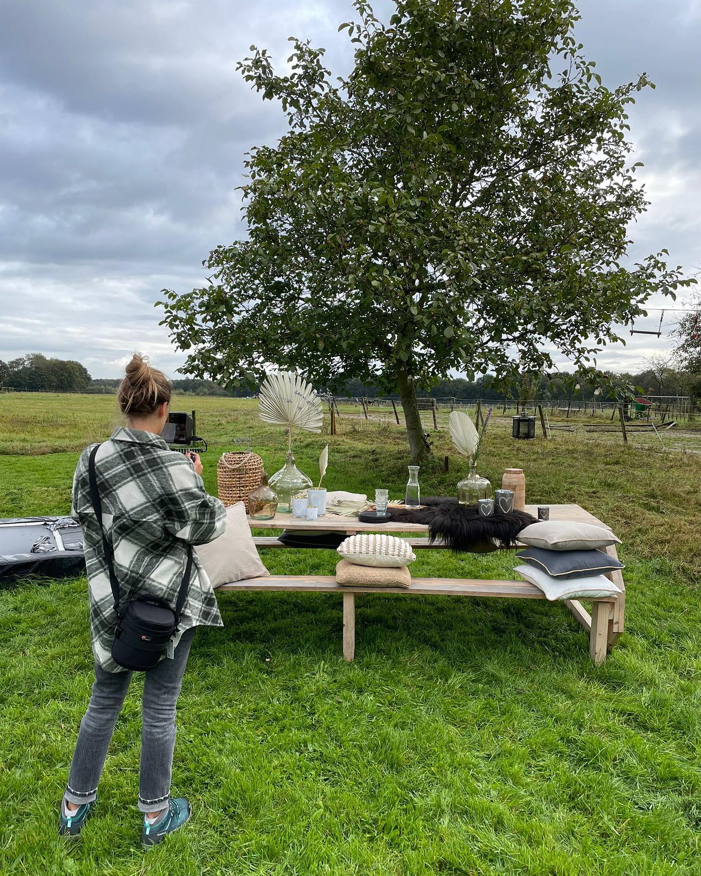 On set om de voorjaarscollectie van @mars_more vast te leggen 🐴🐑🌾