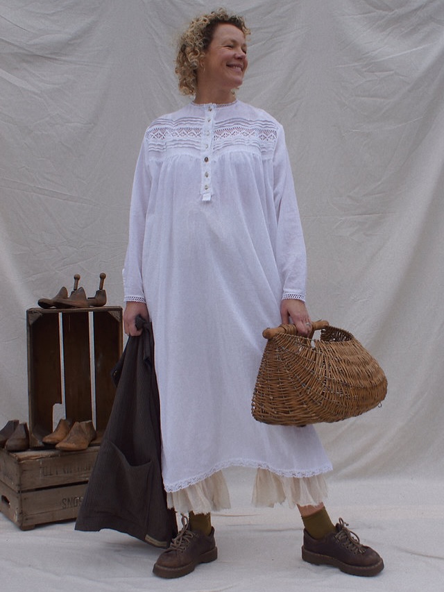 Folks! It’s 23° today in the south of England, the warmest it’s been this year so far. Perfect weather for wearing our Chemise dress or shirt, and no need for another layer can you believe it!
We’ve stitched lots of this style over the last couple of weeks so if you’ve already ordered one it will be dispatched at the end of the week 🌼