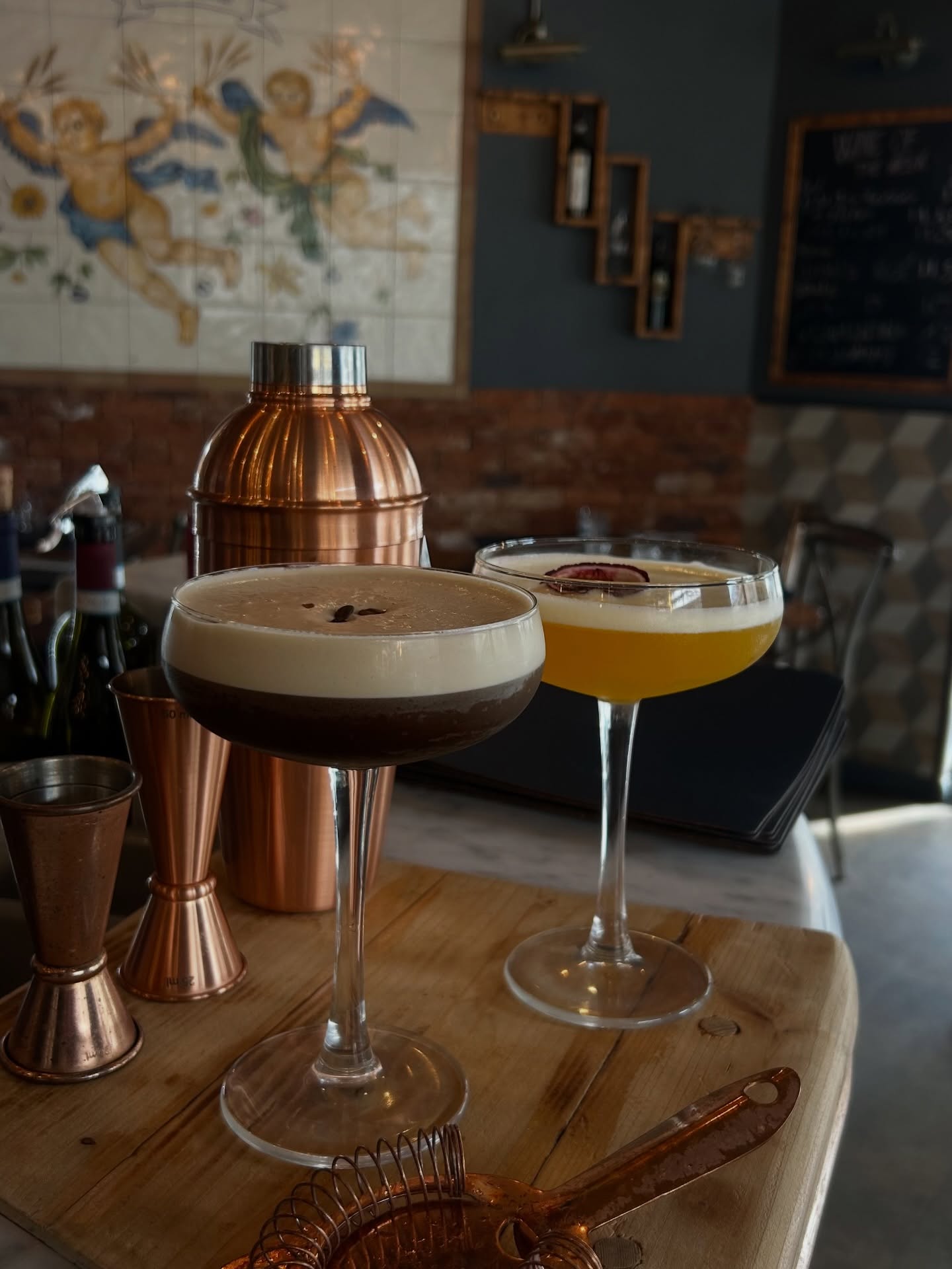 Saturday in Dublin ๐ธโจ
Are you an Espresso Martini or a Pornstar Martini?
Either way cocktails, cold beer, and Italian pizza is the only right answer. ๐๐ฅ
#DublinNights #CocktailVibes #weekendplans #dublin