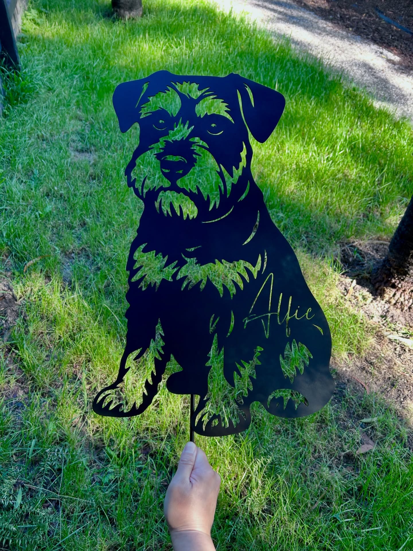 Not every memorial starts with a photo.
Some dogs are from a time before smartphones. Before we all had 50,000 photos in our camera roll. Before we thought to document every walk or nap they ever took 🐶
Although our custom from photo pieces are what we’re best known for, we know that grief doesn’t measure itself by what’s in your bank account, and not everyone is in the same position.
That matters to us.
That’s why it’s important to our team that we do our best to cater to every pet owner, regardless of budget or how long ago their dog was in their life. For the dogs who came before the camera roll. For those where the budget for a fully custom piece just isn’t there right now.
That’s why we offer a range of keepsakes, from our custom from photo portraits, to name plaques, silhouettes, and our breed-inspired pre-designed collection, so there’s something to suit every circumstance, every budget, and every pet.
These are just a few of our recent personalised pre-designed pieces we’ve worked with families on to make for their much-loved pets. Each one originally designed by our graphic designer using the characteristics and features distinctive to each breed, then personalised with their pet’s name or requested text to make it their own 🤍