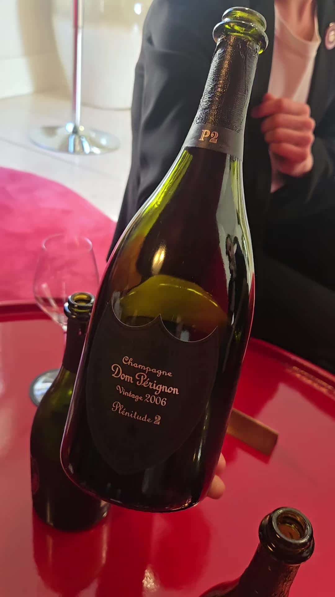 Come and taste the Dom Perignon P2 2006 on the side of the Dom Pérignon Rosé 2009.
#champagne #champagnelover #luxurylifestyle #champagnelovers #champagnelife #champagneaddict #champagnesecret #champagnemoment #luxurystay #privatetours #privatechampagnetours #gastronomy #champagneluxurytrip