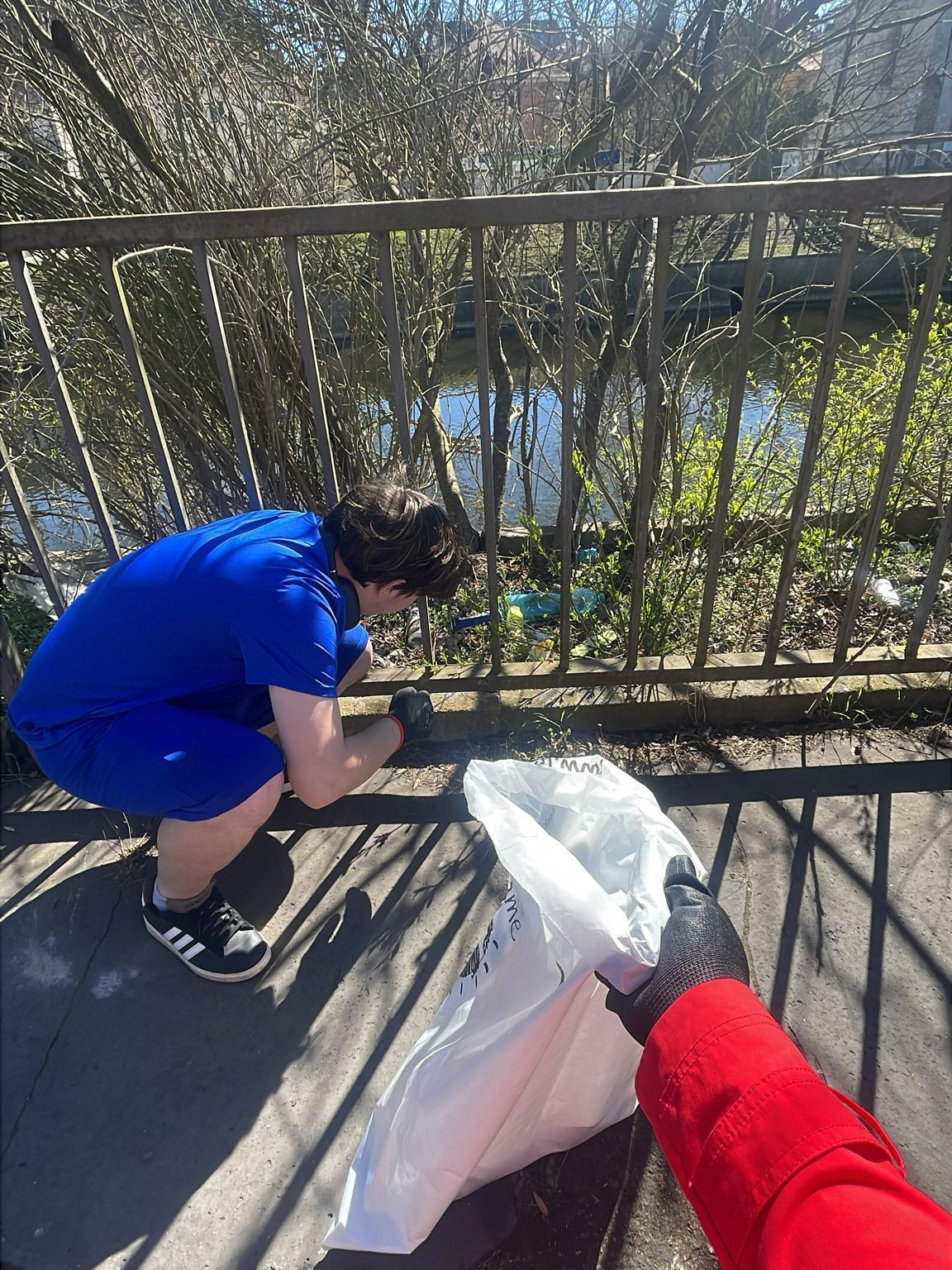 Dnes jsme se s dětmi z nízkoprahového klubu Útočište a Pohoda zapojili do akce Ukliďme Cheb a společně uklízeli okolí řeky Ohře. 💚
Nasbírali jsme spoustu odpadků a zároveň si připomněli, jak důležité je starat se o naše okolí. Děti si zaslouží velkou pochvalu za nasazení a chuť pomáhat! 👏
Děkujeme všem, kdo se zapojili. 🌍