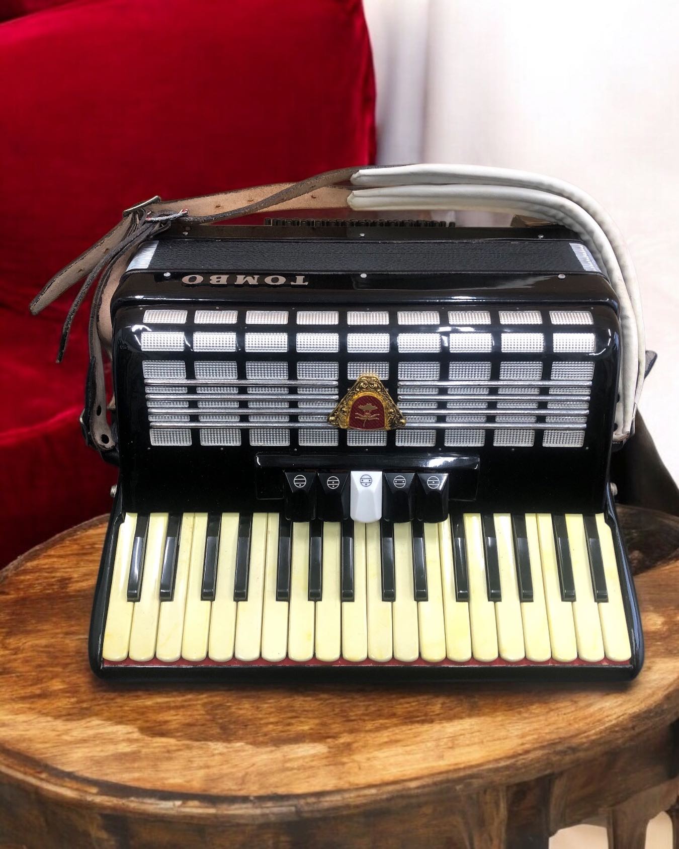 スリーエム本店です☺️
トンボのアコーディオンを買取致しました。
ご売却ありがとうございました。
本日もご来店お待ちしております🙇♂️