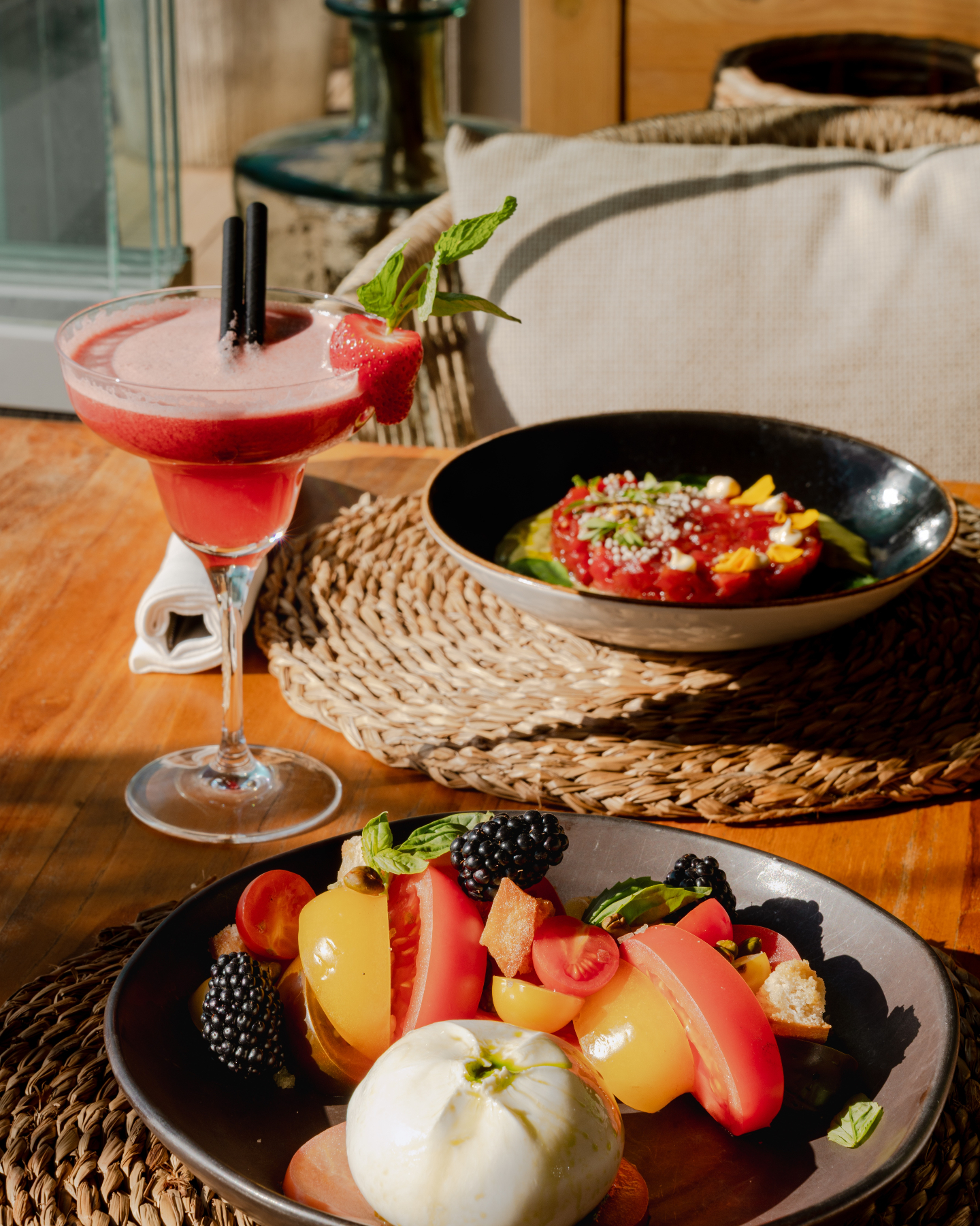 Creamy, crunchy, sun-kissed 🧀🍅☀️
Our burrata with panzanella salad is summer on a plate, juicy tomatoes, blackberries, pistachios and a touch of honey truffle vinagrette.
Simple, fresh, unforgettable.
#luumabeachrestaurant #luumabeachmarbella #marbellaweekend #marbellatrip #marbellalifestyle #marbellaspain #marbellavacation #elrosariobeach