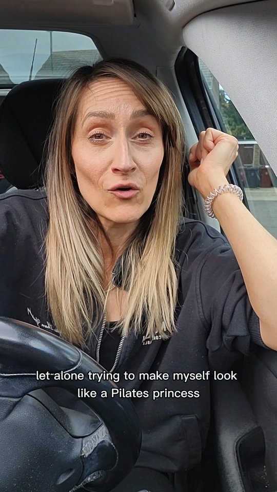 NORMAL people looking NORMAL when they exercise. Who's in?!
#exercisetips #workouts #gymrat #fitnessover40 #weighttraining