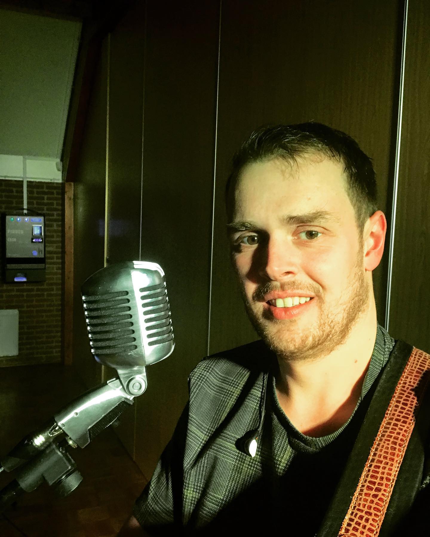 Het is weer ouderwets gezellig! Dit is hoe het hoort😊🤘🍻 #music #makemusic