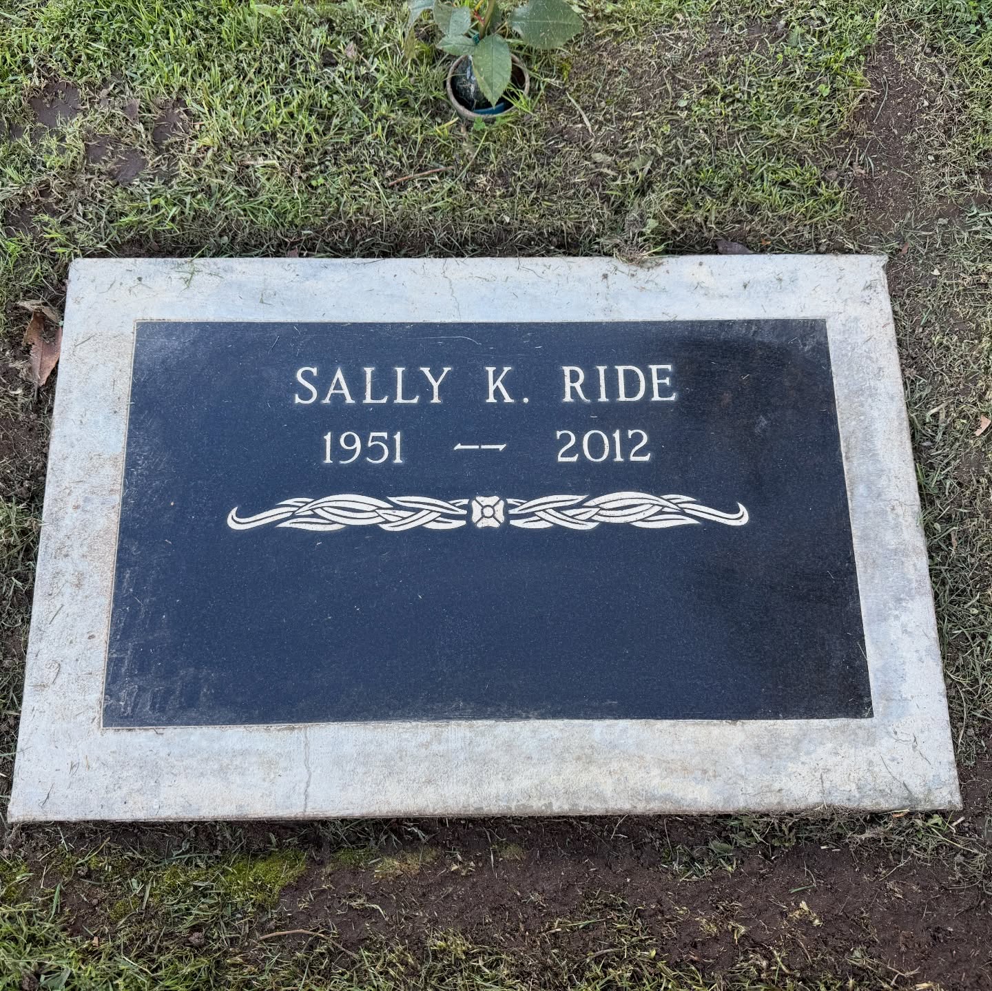In honor of the awe-inspiring Artemis II mission to the moon, which includes astronaut Christina Koch — the first woman to travel to the moon — let’s remember the very first American woman to fly in space: Sally Ride. Sally flew on the Space Shuttle Challenger on a mission in 1983. She is laid to rest at Woodlawn Cemetery in Santa Monica, CA.
P.S. No, Sally was not aboard the Challenger when it exploded three years later in 1986.
@nasa @nasaartemis
.
#nasa #artemisii #astronaut #famousgraves #cemetery