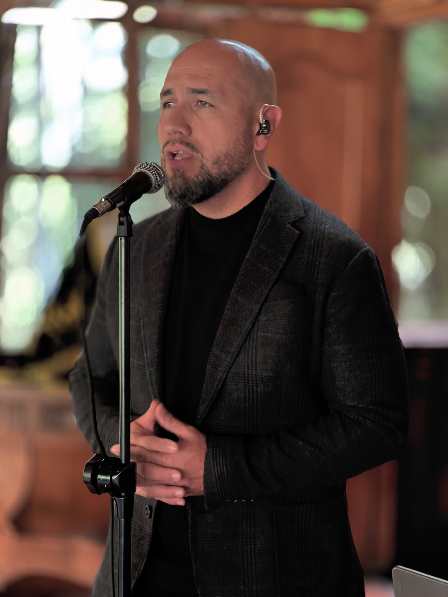 Una gran invitación de nuestros amigos de @civitasorationis para celebrar la santa misa en su centro de convenciones el Jueves Santo #viresmusic #musicacatolica #grupomusical #santamisa