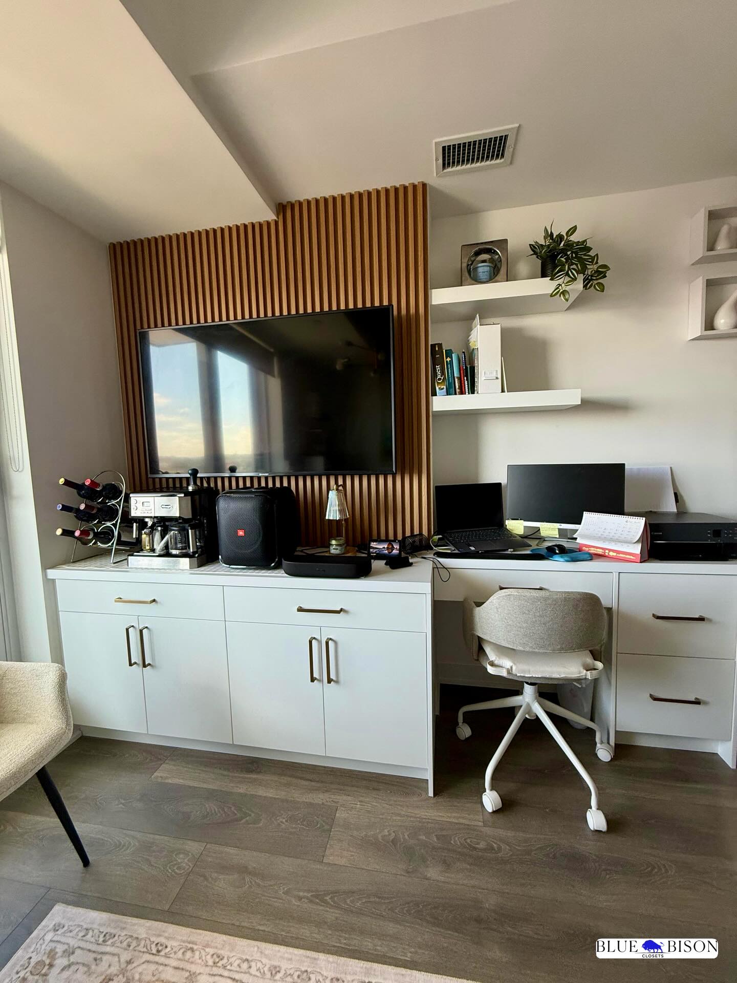 This custom workspace was created to bring function, focus, and style into one seamless setup. A clean built-in desk with ample drawers keeps everything organized, while the extended cabinetry adds hidden storage without overwhelming the space. The vertical slatted panel behind the TV adds warmth and texture, balancing the crisp white finish beautifully.
Every detail here is designed to make working from home feel easier, calmer, and a lot more put together.
Designed by Blue Bison Closets. ✨
#bluebisonclosets #workdeskdecor #entertainmentunit #customcabinetry