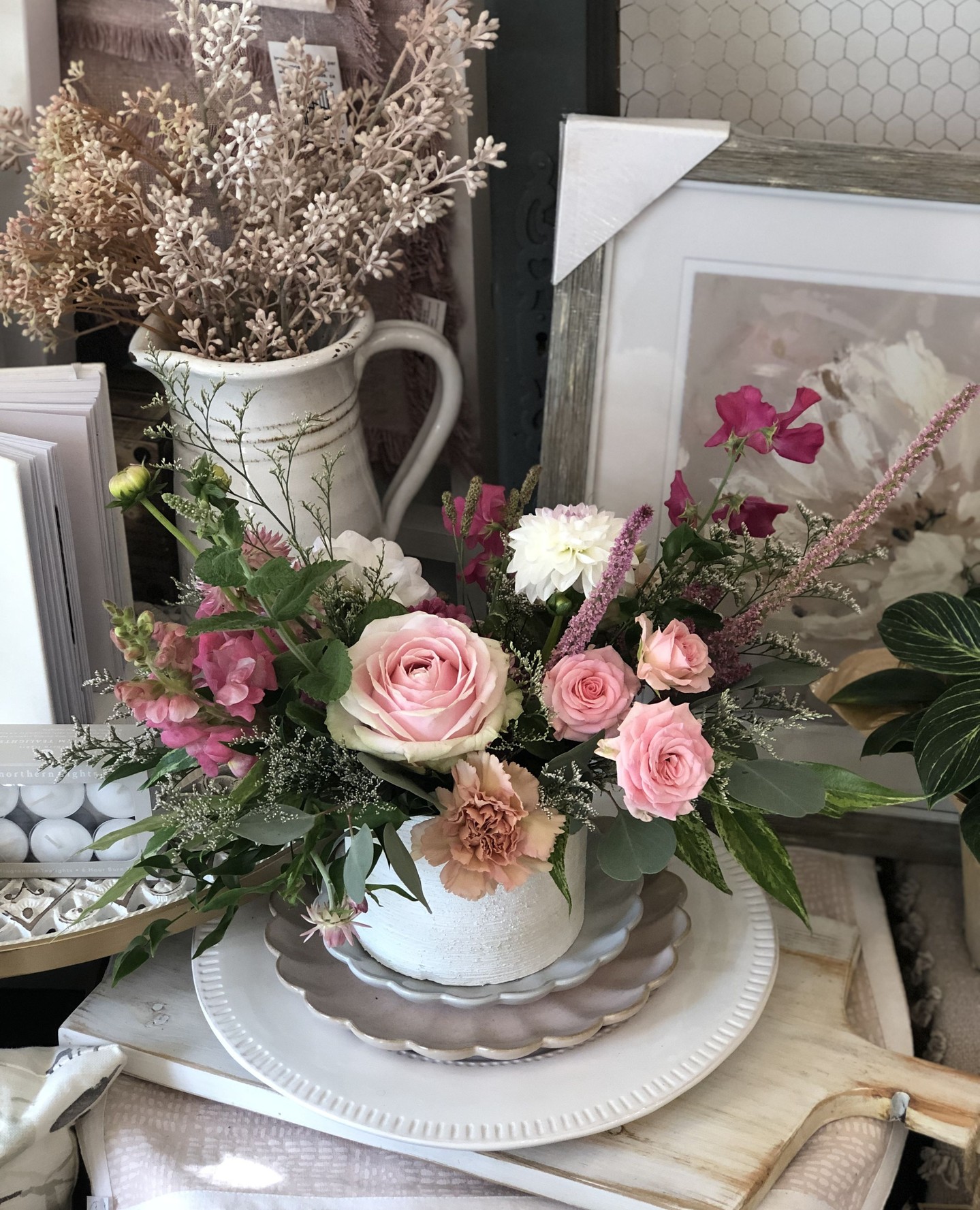 As the week moves along, the studio begins to take shape.
Flowers arriving, palettes coming together— each arrangement is created with the intention of where it’s going next.
For homes, for gatherings, for thoughtful gestures.
Our Friday deliveries are prepared in this same way—
seasonal, considered, and quietly beautiful.
Orders available through Wednesday evening.
Niche Boutique Florals
#nicheboutiqueflorals
#mapleridgebc
#fraservalleyflorist
#gardenstyleflorals
#romanticflorals
#seasonalblooms
#myfrenchcountryflowerstudio
#springflorals
