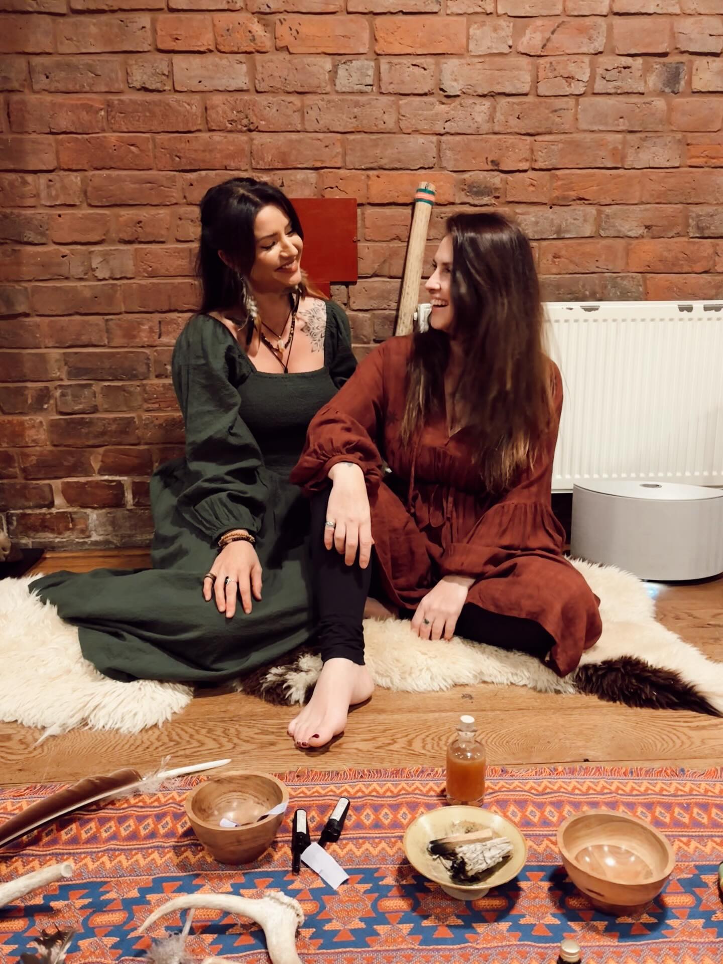 🌬️Cacao and Breathwork☕️
Come join Jo & Sally for a heart-opening journey this May 4th 💚
A ceremonial offering combining the wisdom of Conscious Connected Breathwork & the Medicine of Cacao.
Breath is life, energy, and awareness; when combined with the heart-opening effects of Cacao, it allows you to:
• Softly expand the heart space
• Move and release held emotions
• Invite clarity, lightness, and inner alignment
Come and explore, be held & let the mystery unravel….
🔗 in bio to find out more x
@serenity_flow_with_jo & @sallysmiles
#cacao #breathwork #shamanic