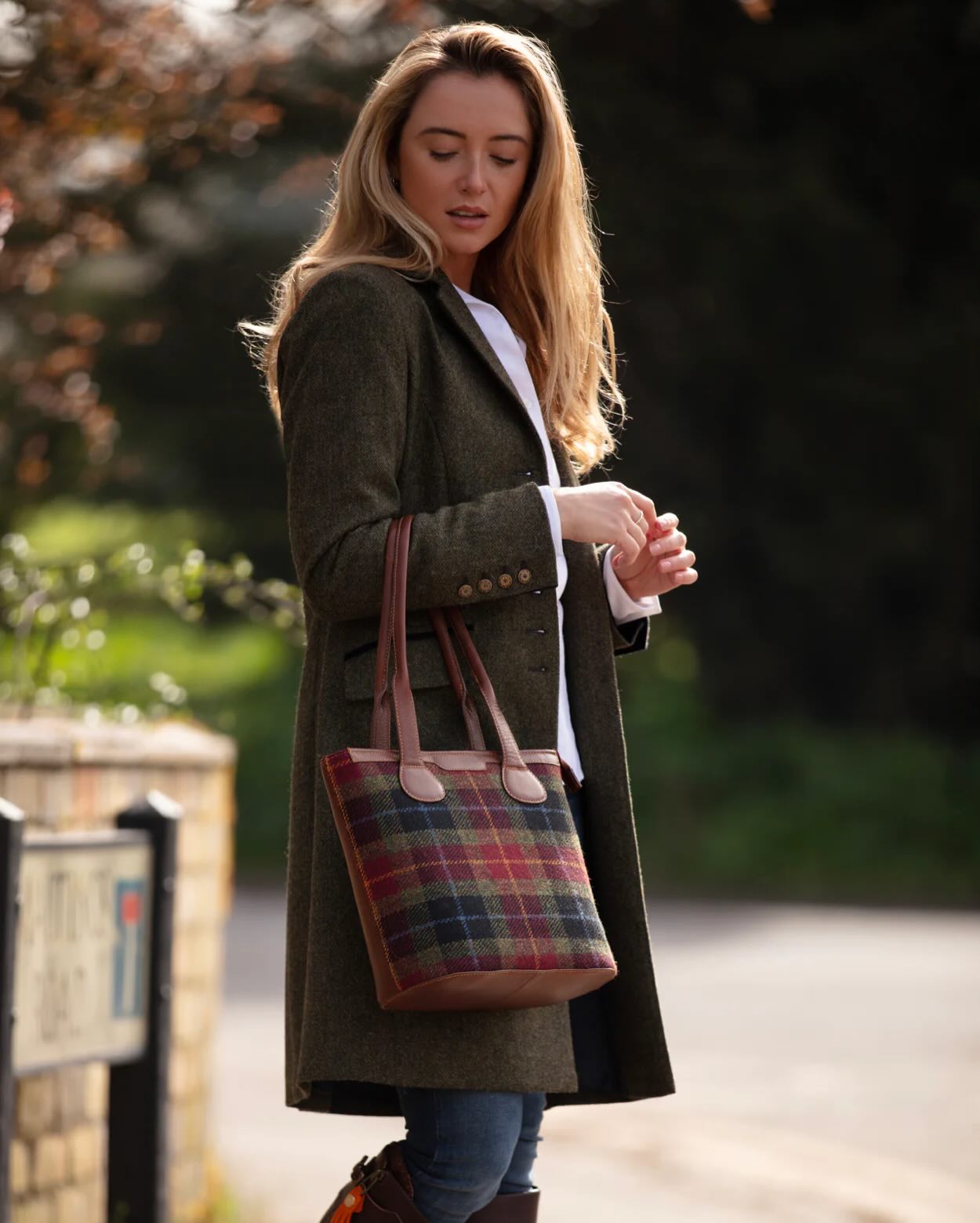 Upgrade your travels with our collection of luxury leather bags and luggage.
#leather #luxurybags #handbags #ashwoodleather