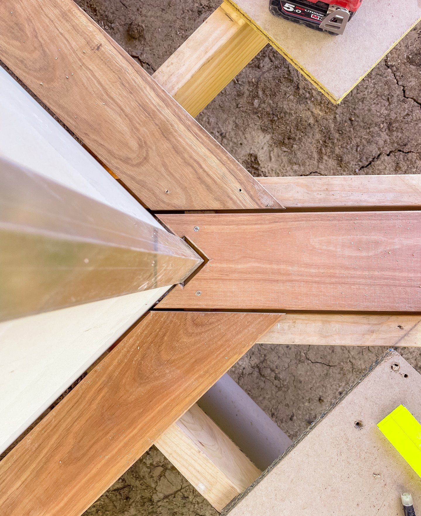 The hardwood decking at Woodend, laid with the mitre detail around the posts is where the quality of the work shows - perfect gaps and consistent spacing from the first board to the last.
#buildtrendhomes #macedonrangesbuilder #woodend #hardwooddecking #carpentry