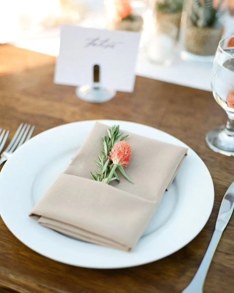 #TKF Napkins being told the rite way 🥶
Organically woven and sustainably dyed into such lovely cotton and linen napkins for your tableware.
Indian Organic Home Textile Company.
Visit us at www.thekarurfabrics.com
#like4like #instalike #organicbedding #organiccotton #sustainability #indianorganic #indianexporters #indianfashion #selfie #love #fashiom #indianhandlooms #woven #furnishing