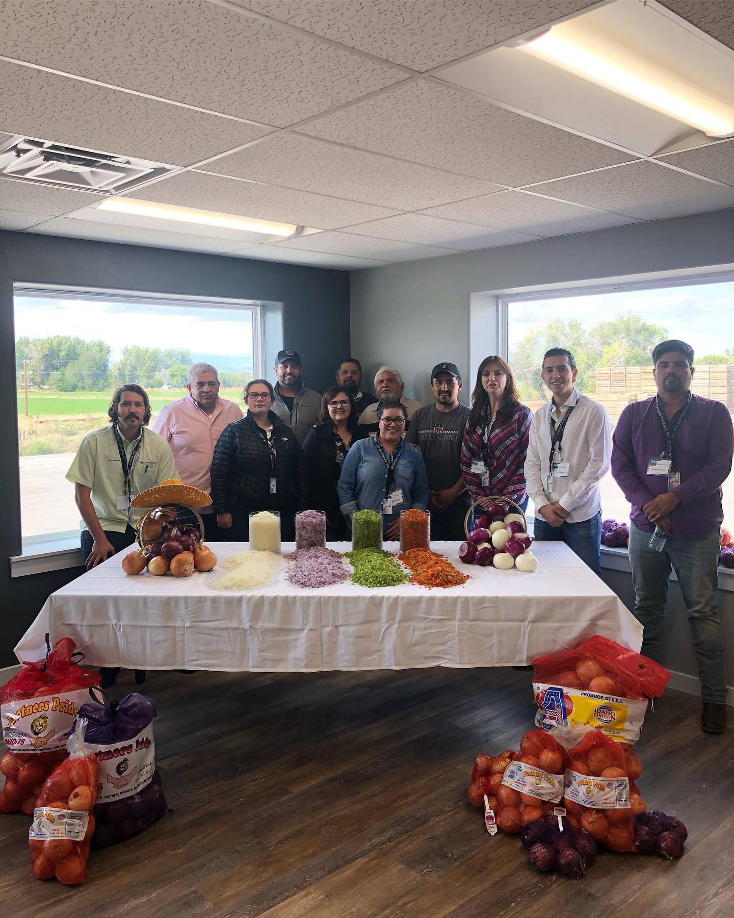 Thank you to the Mexico buyers for coming and touring our facility yesterday! We hope you enjoyed!
•
•
•
•
#gotonions #wusata #partnersproduceinc #cebolla #onion #onioncountry #onionempire #rodriguezfarms