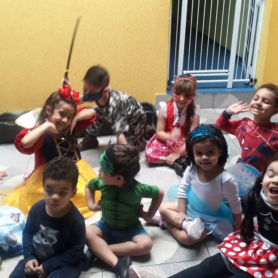 O "dia do Professor" na R.L. Kids foi com surpresa dos "Super Heróis e das Princesas" que homenagearam as Tias😍
E ainda teve doces e Hot dog😋
#vemprorodhum
#educacaoinfantil
#diadosprofessores
#diadealegria