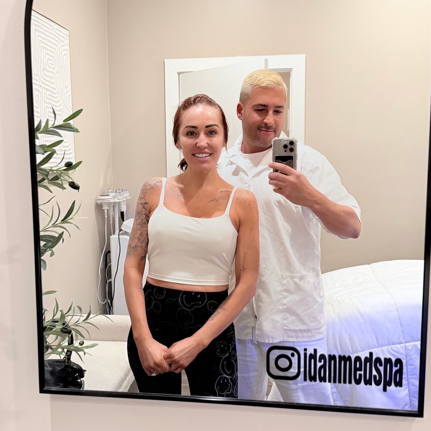 Glow like a star ✨
We had the pleasure of treating Mary Bonnet from Selling Sunset at Idan Med Spa Encino with our Deluxe Hydrafacial
Cleanse. Extract. Hydrate. Repeat.
Because flawless skin is always in season
#IdanMedSpa #HydrafacialGlow #SellingSunset #SkinGoals #GlowingSkin