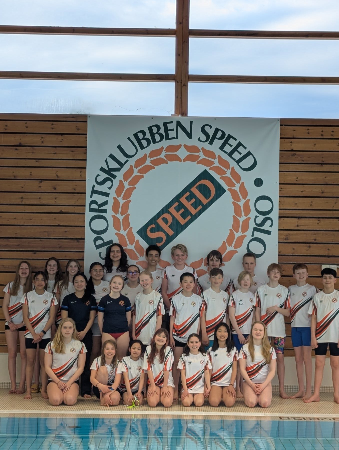 Da er LÅMØ-troppen 2026 klare! 💥💪
Keira Justine Seno
Valeria Veloso
Lucas Pham
Helene Fornes Flister
Brage Wålen Baardsen
Erle Soltvedt Klæbo
Olava Holmlin Helland
Kayla Dinh
Sigrid Fauske
Emilie Skjolden
Yirui Huang
Mathea Bugge
Olivia Stolt
Jenny Lerøen-Viggen
Mattis Hefre
Sophia April Geogina Aye
Ludvig Winger
Pouline Amika
Ann Phan Le Nguyen
Yasmin Wozniak
Ole Heir Drømtorp
Odin Melgård Skorstad
Helena Lopez Sjursæther
Brage Linker Riiser
Martinius Rochling
Emilio Balta
Anna Holm Solberg
Edric Pham Nguyen
Erle Aass Frank
Trinh Thu Bui
Silje Pleym Dale
Idag har vi fellestrening, og coaching fra de mest erfarne utøverne:)