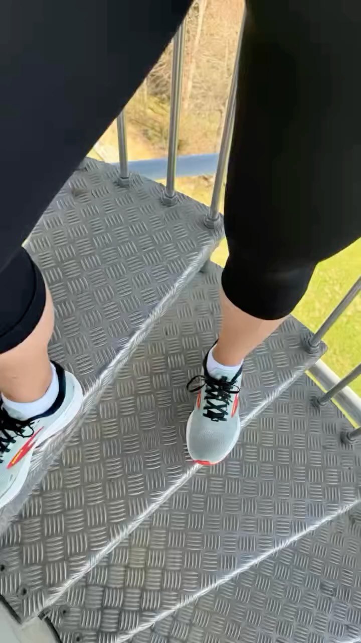 One of my favorite pieces for sports: the Be You Capri 🖤✨
I love wearing them — whether I’m jogging 🏃♀️, cycling 🚴♀️ or hiking 🌿. They support your legs while you move and feel amazing all day 💫
💥 Graduated compression to support circulation
💥 Stimulates microcirculation for lighter legs
💥 Helps reduce water retention
💥 Micro-massage fabric for a smoother look
💥 With FIR (Far Infrared) technology to support comfort & body temperature 🌡️
💥 Breathable, antibacterial & super comfortable
The 3D wave fabric creates a gentle micro-massage effect with every step — so your legs feel energized & supported ✨
Available in:
🖤 Nero
💙 Blu Tonic
🩷 Ribes
🥂 Champagne
Also available in Curvy 💕
Perfect for workouts, outdoor activities & everyday wear