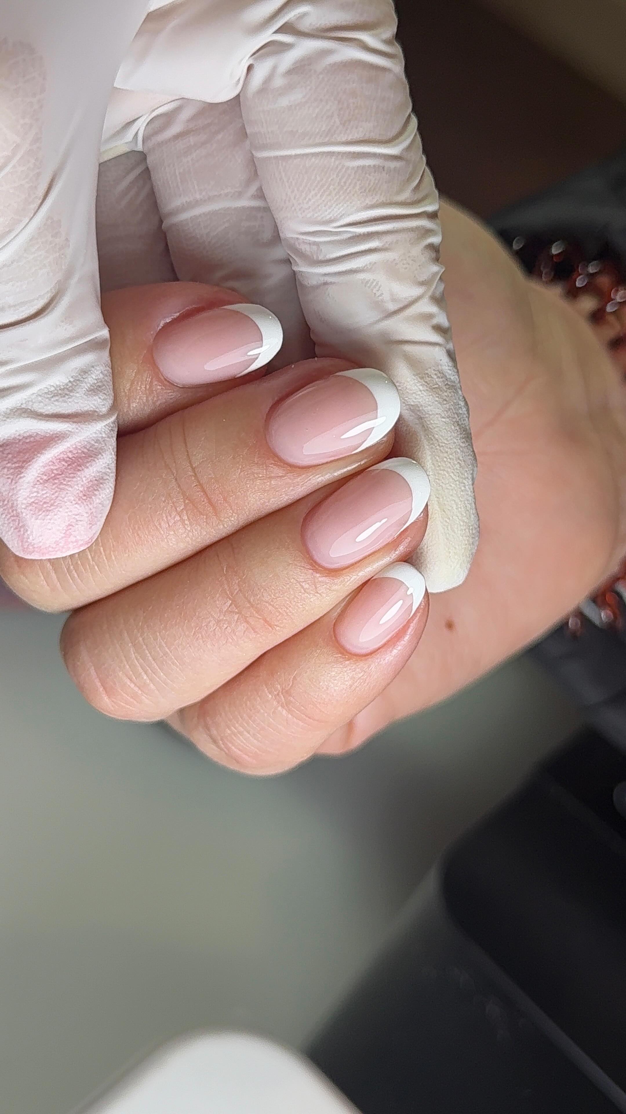 I know I’ve spoken about this before but it’s a huge problem, and one I’m seeing more and more on social media.
So many DIY nail techs are applying product without any real knowledge or understanding of what they’re working with.
Just following steps, layering product, and hoping for the best.
But these are chemical systems.
And without understanding how they behave, how they cure, and how to apply them safely, it’s very easy for things to go wrong.
Overfiling.
Product on the skin.
Incorrect curing.
Lifting and breakdown.
And then wondering why it hasn’t worked or why issues start to develop.
This kind of application significantly increases your risk of sensitisation over time.
Not because the products are the problem.
But because they’re being used without the knowledge required to use them safely.
This isn’t about gatekeeping.
It’s about understanding what you’re working with. If you want to do your own nails, invest in education. I’ve taught more than one person because they just want to be able to do their own nails safely.