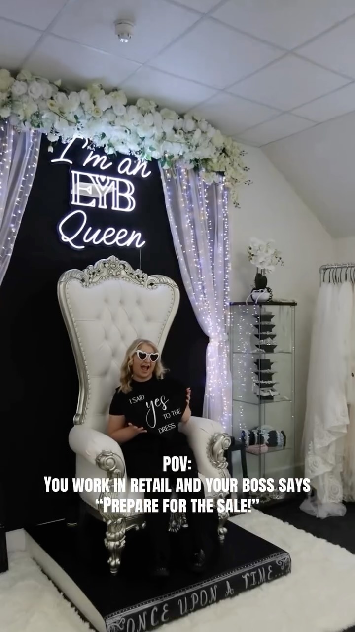 TIME TO HELP OUR BRIDES FIND THEIR DREAM GOWNS! LAST FEW DAYS OF THE SALE 😅‼️ if you’re newly engaged round your bride tribe, if you’re still searching for your dream dress DM US NOW and if you already have your gown, what about an after dress for potentially half the price 👀😉
#bridalboutique #weddingexperience #engagedtiktok #bridalsale