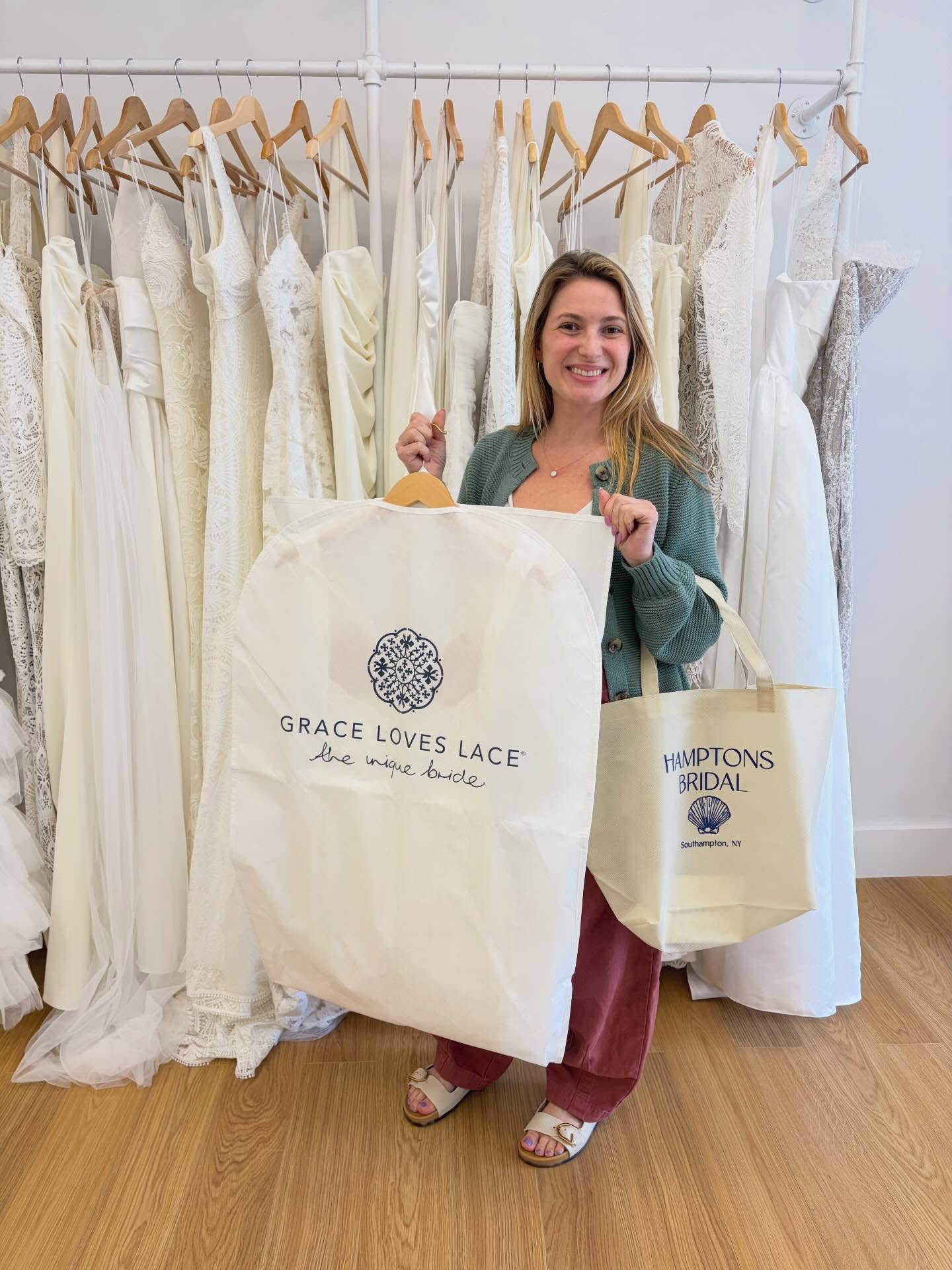 Another @grace_loves_lace girl! Congrats to our beautiful bride @_maisieray 🤍
PSA: She said yes last month and is getting married in May. Proof that we can make bridal magic happen on a short timeline 😎✨