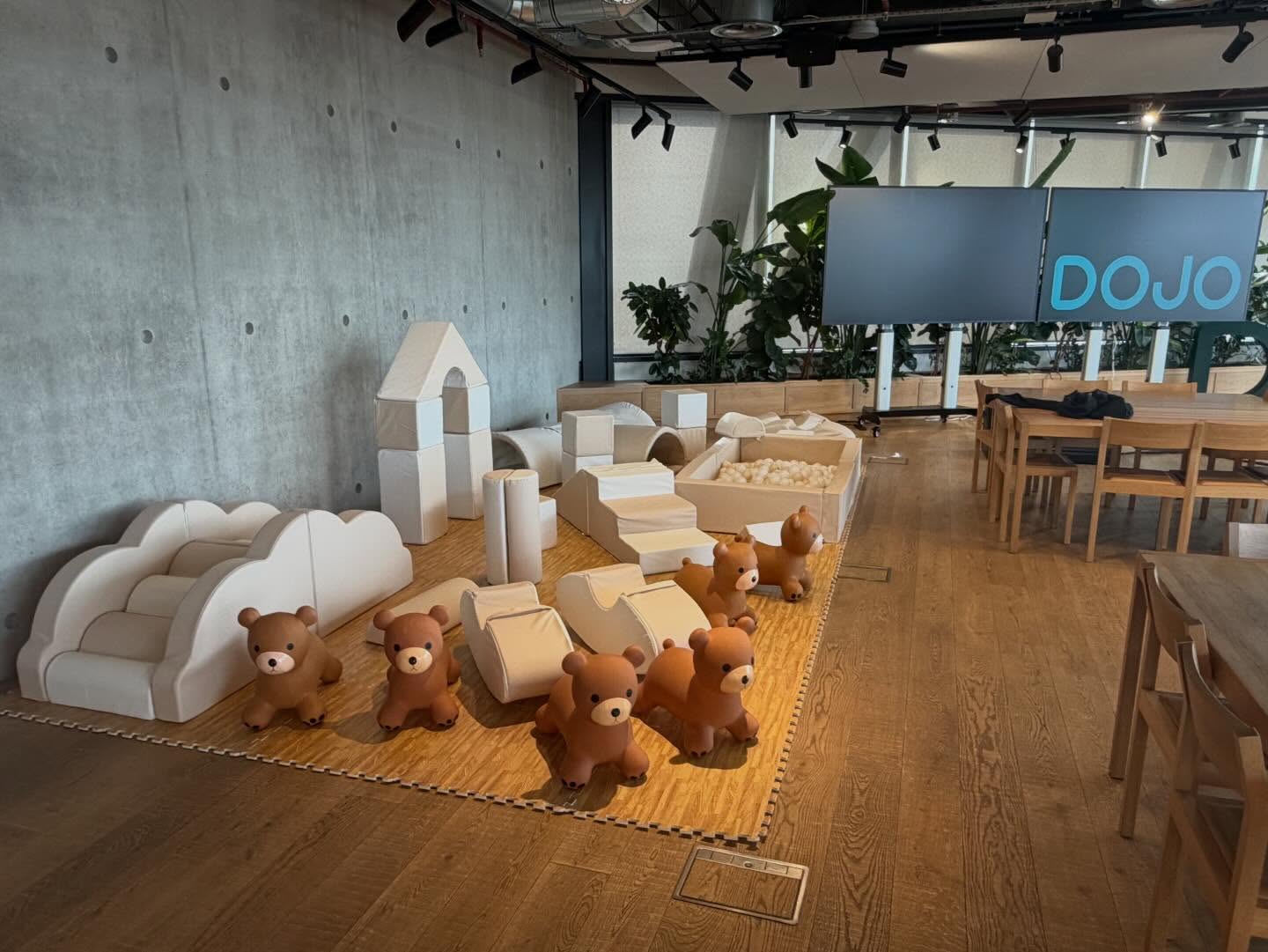 The perfect setting for an Ultimate Party Package set up!
#softplayhirelondon #corporatefamilyday #paddington #softplayinabox #familyfundays