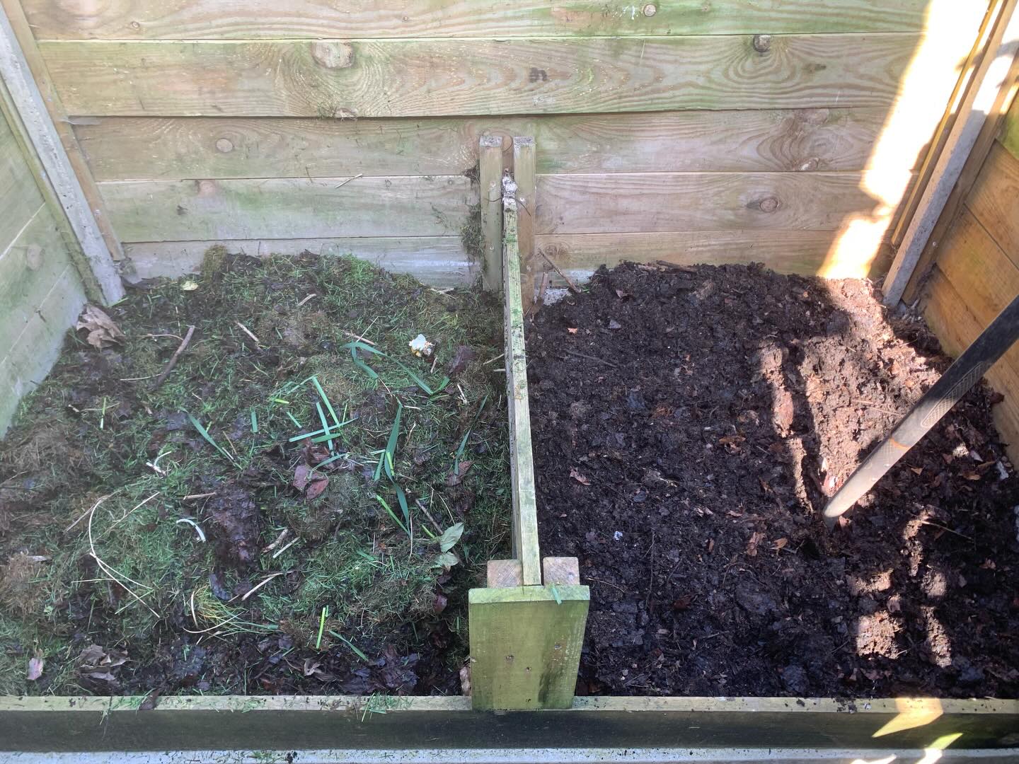 I always recommend having a compost heap in the garden, but if you’ve got space for two then even better - you can let one side mature (and then use) while you fill up the other.
#highamwoodgardens #gardenertonbridge #gardening #gardensofinstagram #gardencompost