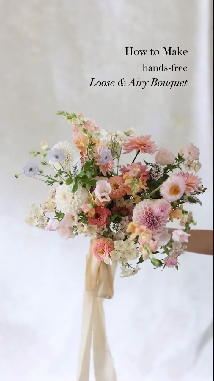 Hands-free, loose and airy bouquet, this time with more peach and apricot, locally grown summer flowers.
To create that loose and airy feeling, it helps to have some fillers at the base to keep a bit of space between the stems. In this bouquet, I used green pods of queen anne’s lace and shorter side stems of dahlias as fillers🌿
We developed this bouquet tool because bouquet making started to feel physically demanding on my hands over time. I also wanted a way to step away and come back without losing the shape, especially when I needed to pause.
It also helps ease the anxiety I used to feel when the flowers began to soften or the stems began to warm in my hands. A more flexible and gentle way to keep creating 🌿😊
Flower materials:
– dahlia
– lisianthus
– zinnia
– phlox
– lysimachia
– didiscus
– strawflower
– snapdragon
Flower Tool:
StemSlider bouquet tool (rose gold)
.
.
.
.
#stemslider #stemsliderbouquet #handsfreebouquet #weddingbouquets #bridalbouquets