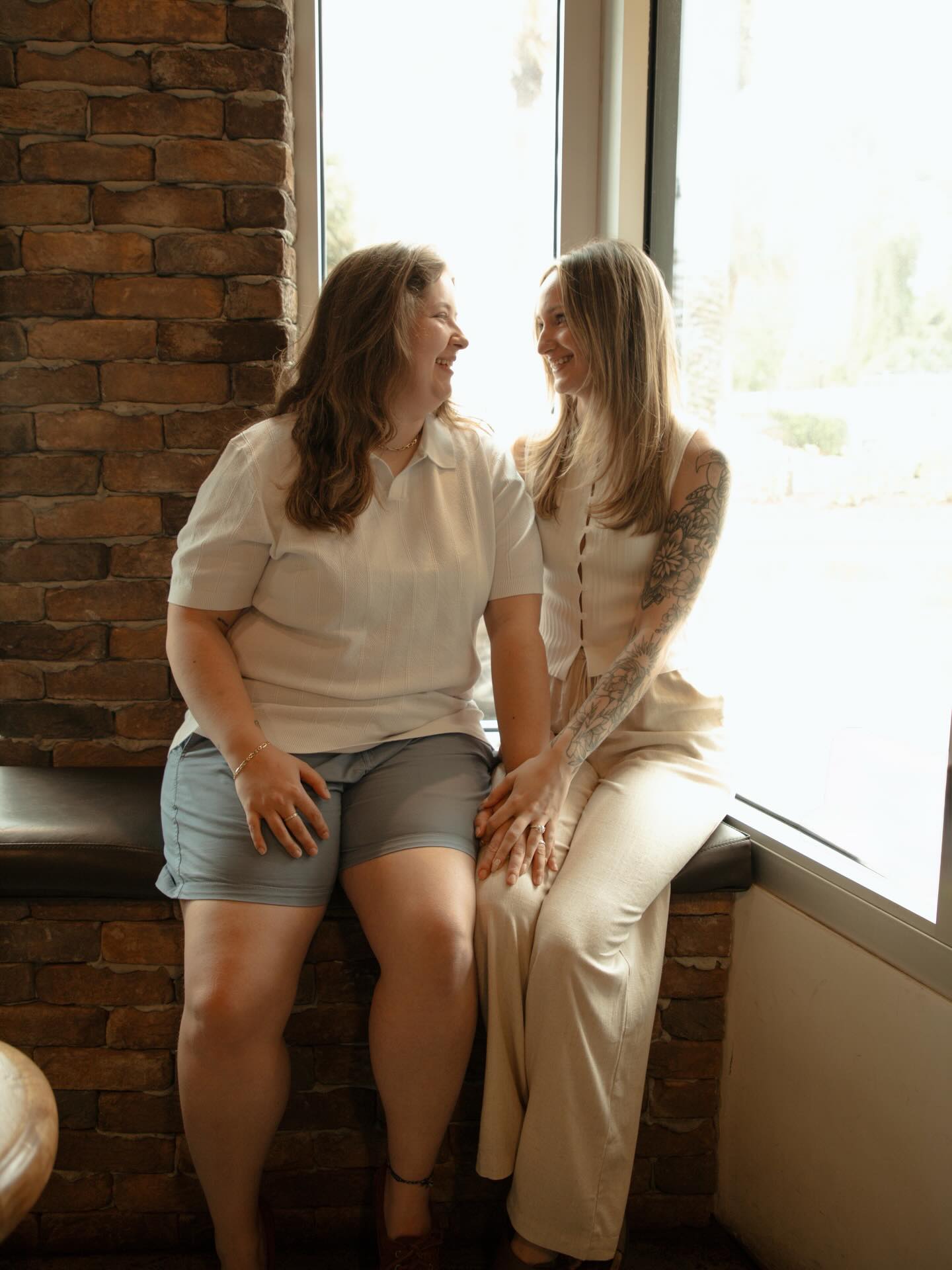 obsessed with how this impromptu rainy-day coffee shop session turned out with allyson & wendy ☕️🌧️
sometimes the unplanned moments end up being the most magical. so grateful you trusted me - especially coming from out of state after doing your research 🥹 that means more than you know
proof that a little rain can make everything feel even more romantic ✨