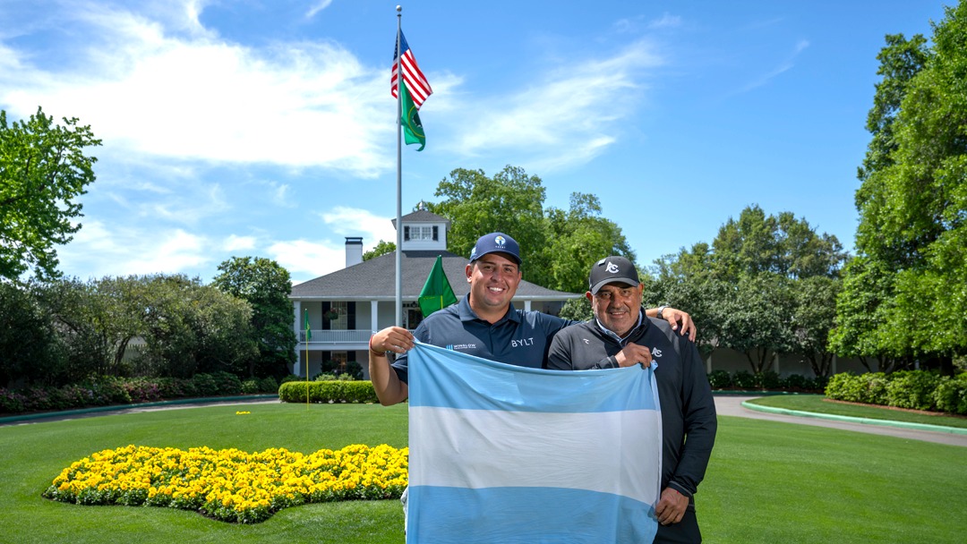 De Argentina a Augusta. Dos generaciones, un mismo camino. 🇦🇷⛳
Mateo Pulcini junto a Ángel Cabrera en el Masters: Consejos, aprendizaje y momentos que quedan para siempre. 🌸✨
#themasters