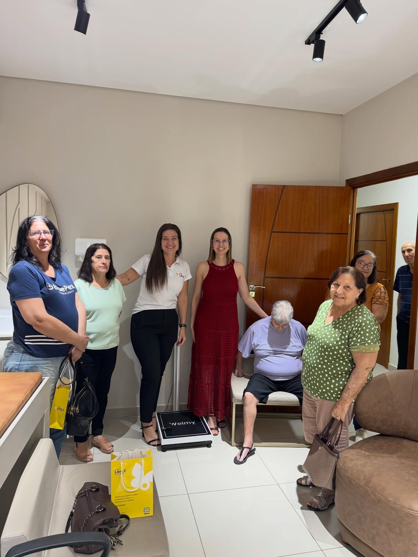 Vamos ao que eu sei fazer de melhor (já que a coordenação motora não é meu forte!) kkkk
No quesito “cuidar” e “controlar a glicemia”, modéstia a parte, eu me garanto !! 😄
E você, já experimentou o sensor Libre alguma vez ?!
Me conta !!