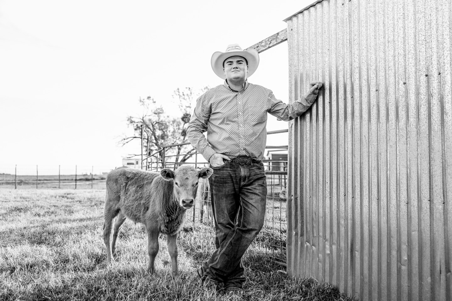 He said he wanted senior pictures…
he didn’t say he was bringing backup 🐄🐄