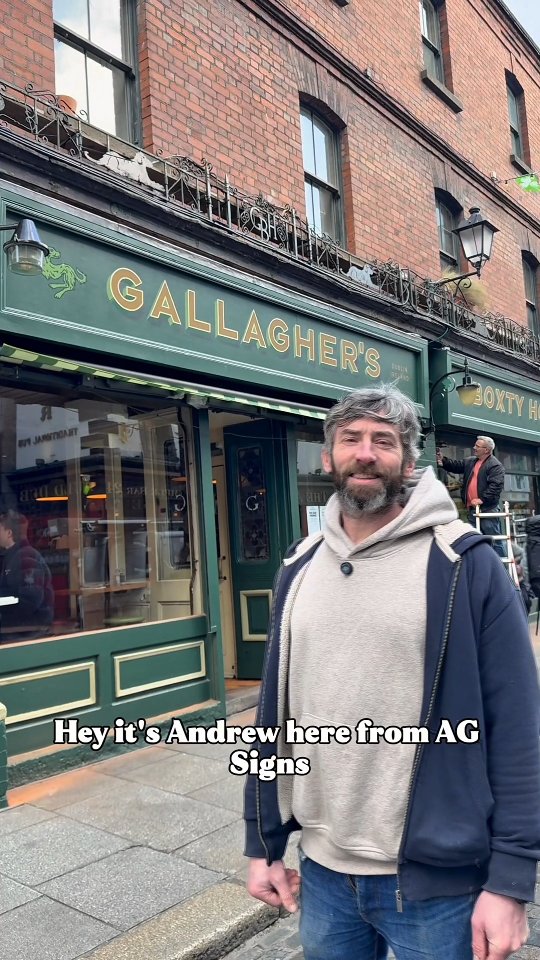 What if we told you, you walk by his art every single day🖌️
Andy has hand painted and gold-leaf signage for businesses across the city, his latest work sitting pretty on Fleet St in the form of @boxtyhouse 💚
@hapennybridgeinn , @templebarpharmacy , @allcityrecordstore and @twistbakery_ are just some of the shopfronts sprinkled across Temple Bar featuring his incredible craft
Thanks for taking the time with us Andrew 🎬
@ag.signs
#TempleBar #Dublin #Signage #Handpainted