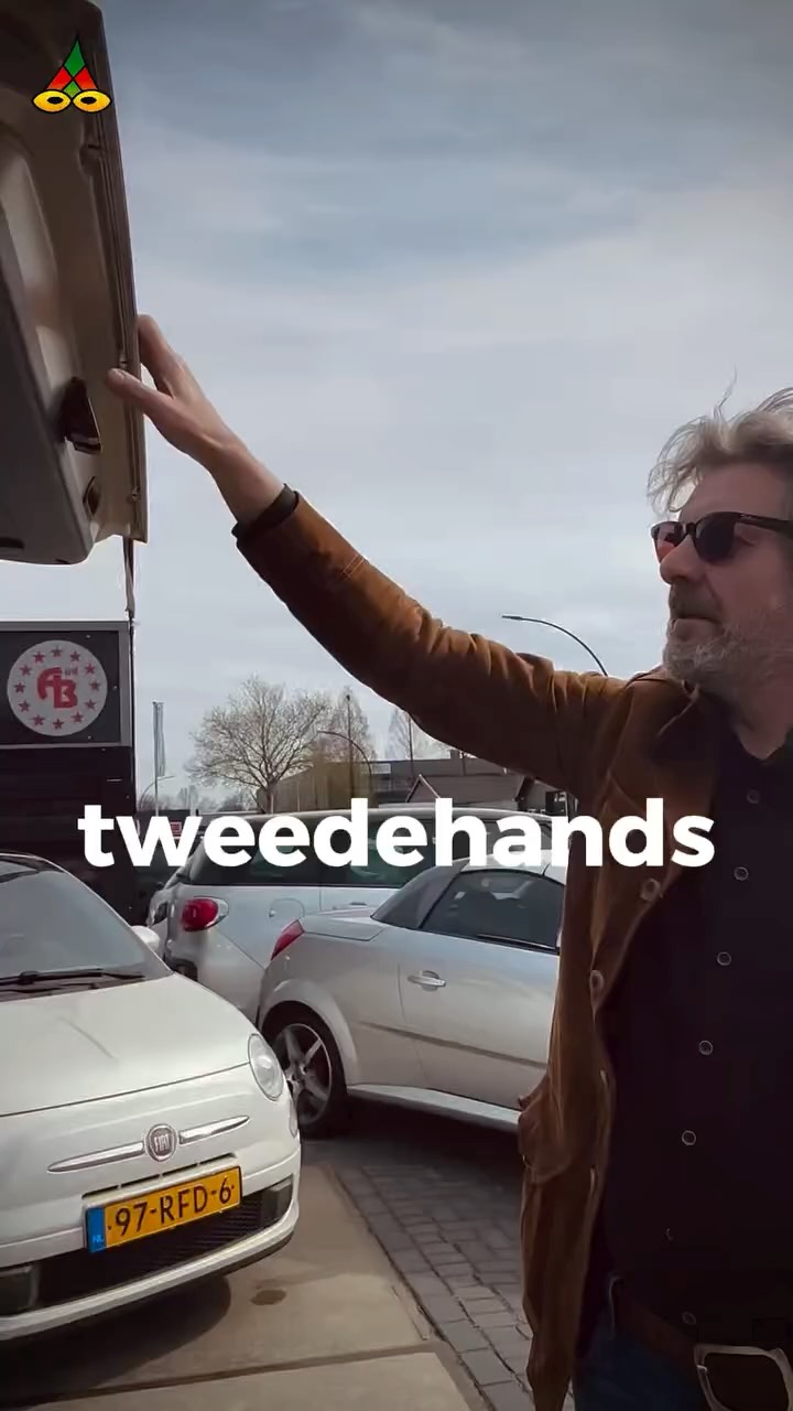 Tweedehands
Je kijkt nog één keer om.
🎥 Maurice Jonkers & Hilma ten Boske
Volg @poeziejournaal
#poeziejournaal #houdezonzijde #kleinkunst
#loslaten #afscheid #poëzie #koning #koningsdag