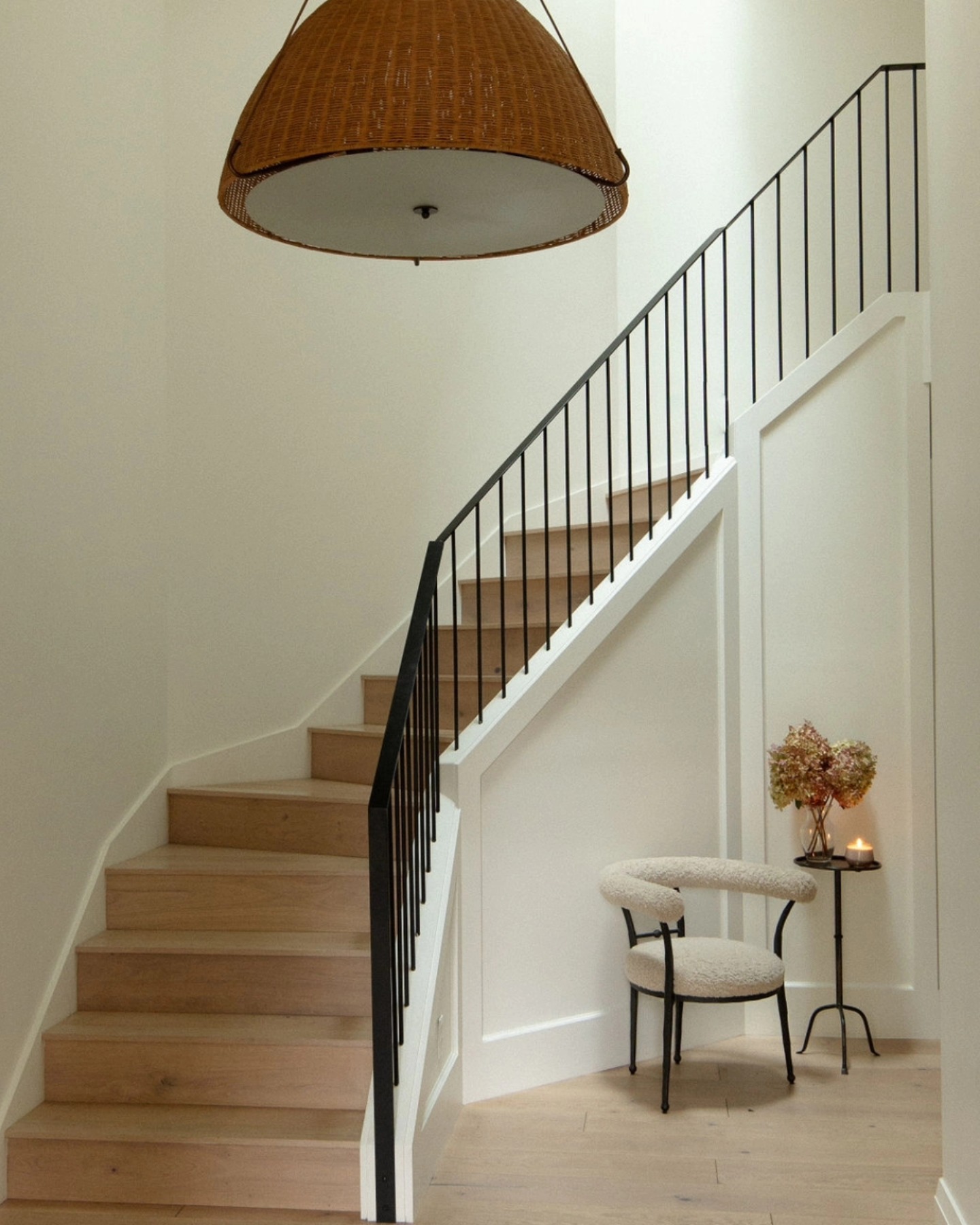 Before and After
Design @cassieklassenhome
Photos @katieskinner.interiors
#nortonshoresinteriordesign
#westmichiganinteriordesigner
#muskegoninteriordesigner
#housebeautiful
#stairs