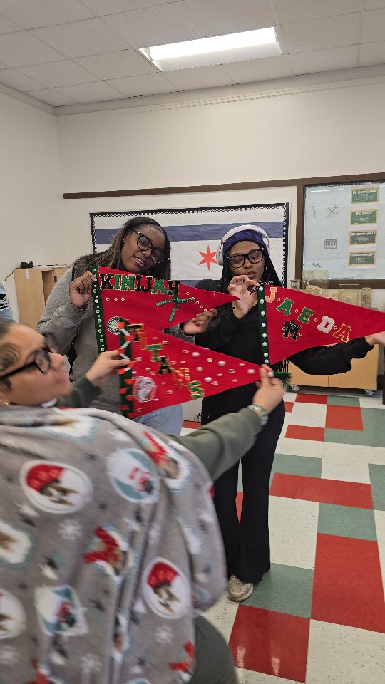 I am so proud of how this group sticks together. During our Swagg Making Workshop, we create and connect ✨️ 💚❤️💚❤️
Book Us 📅
#cps #chicagopublicschools
#thingstodochicago #SchoolSpirit