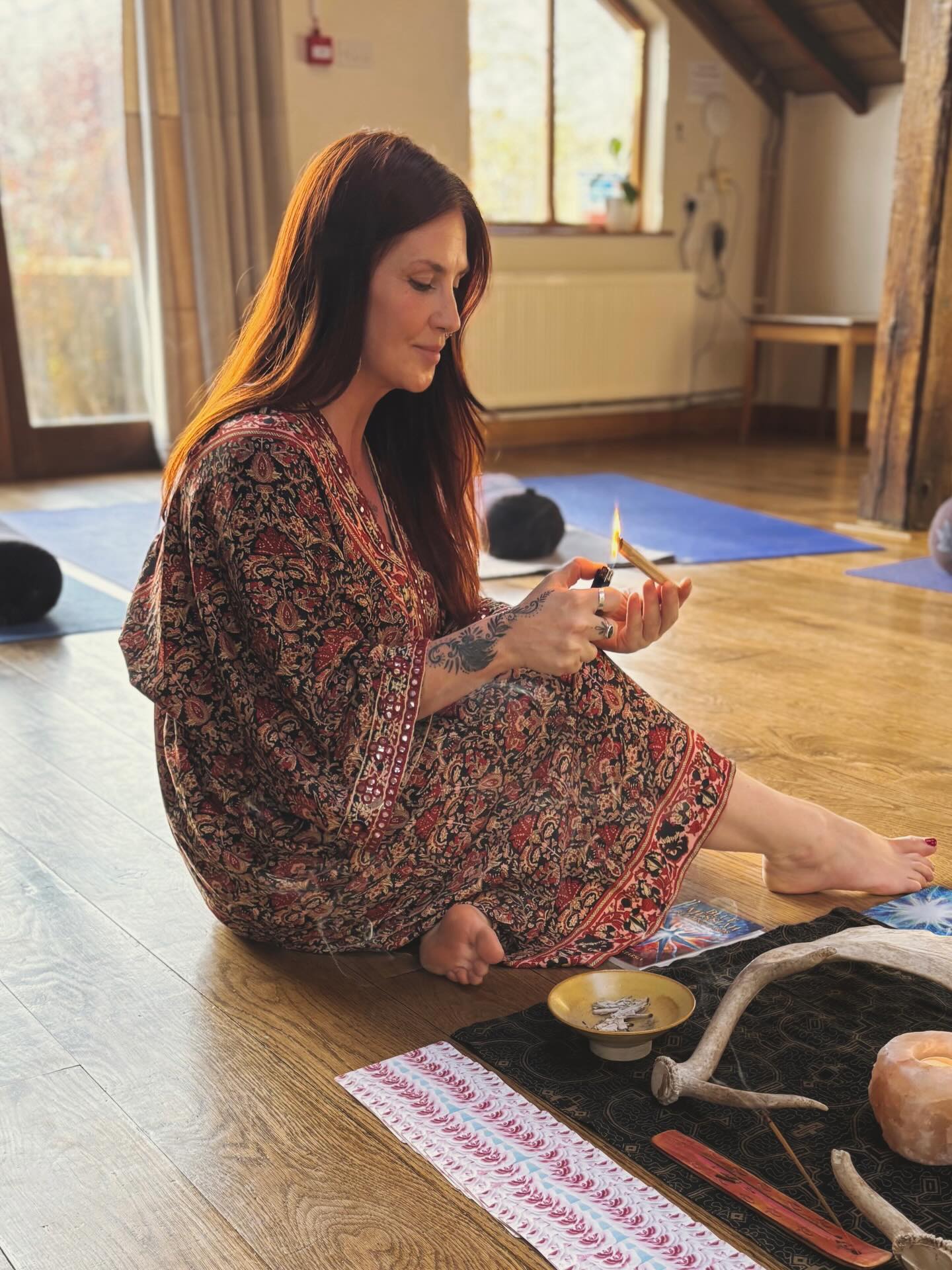 Beautiful Drum Circle last night ✨
So grateful for these spaces to come together in connection & ceremony. Journeying with the medicine of the drums & vibrational wisdom.
Thank you to all that came ❤️
Next Circle 8th May……
Come and be welcome for more nourishing weavings this month:
18th Shamanic Journey Circle
19th Willow Plant Spirit Sound Journey with @wildlove_yoga
4th May Cacao & Breathwork with @serenity_flow_with_jo
Tending to the heart with love x
#shamanicdrum #breathwork #cacao #sound