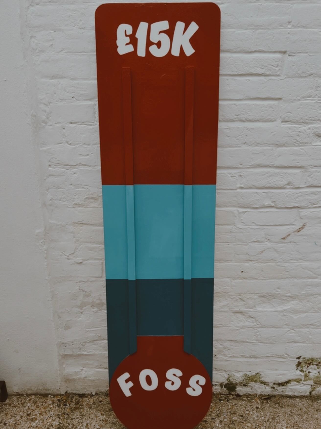 a fun little (big) project for the kids school. Fundraising thermometer freshened up for this years target. 🌡️ swipe for the before
.
.
.
.
#charitywork #fundraisingevent #handpaintedsigns #customsigns #15k