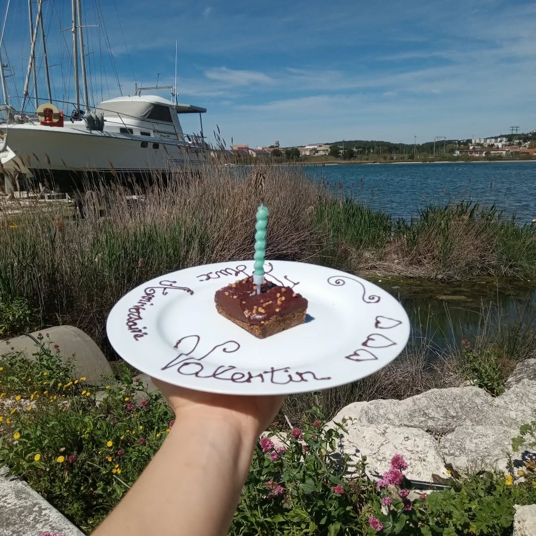 Tarte choco sarrasin
On set with Lola
#onset #etangberre #marseille #martigues
@chamcamcam