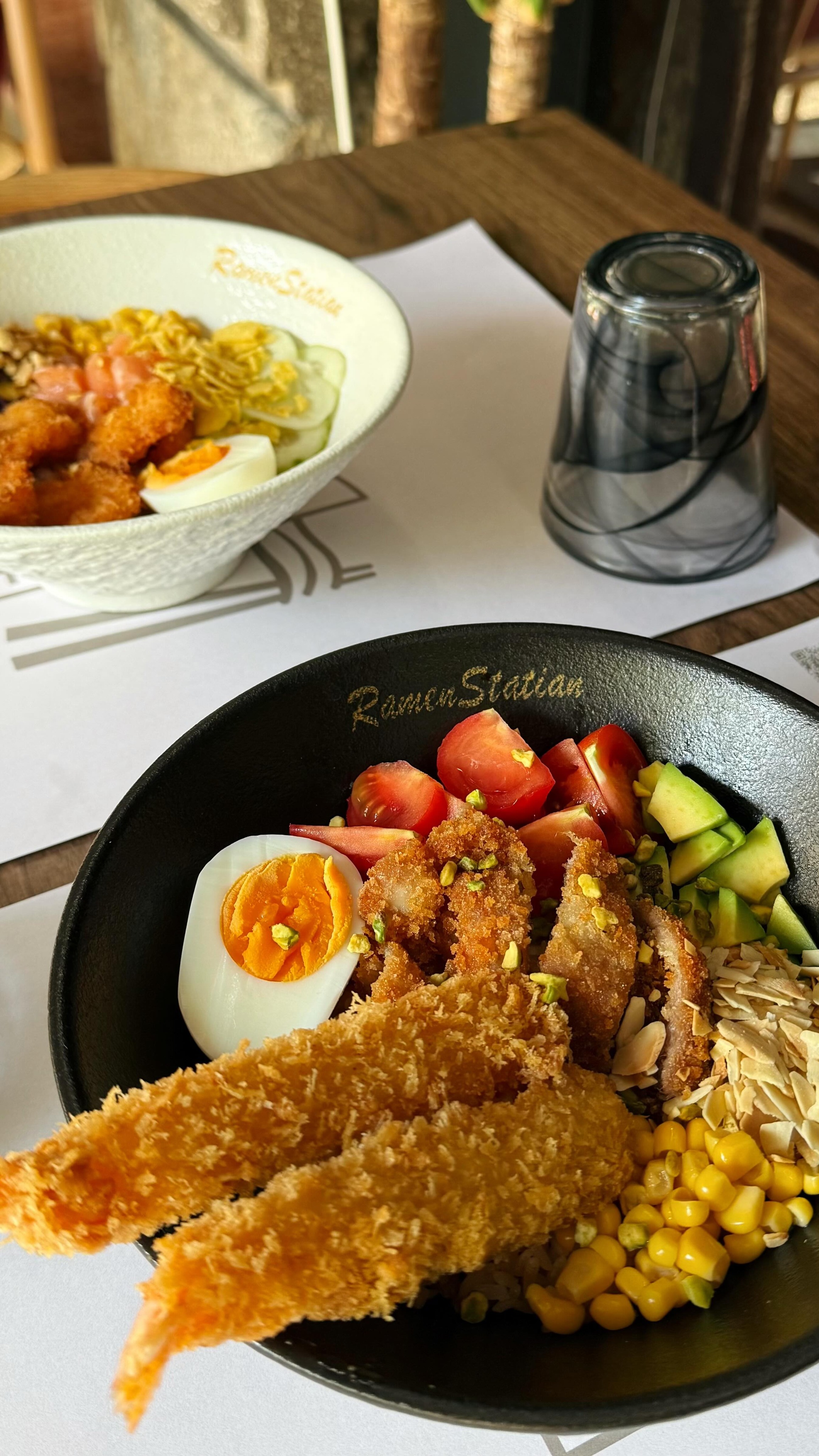 Finalmente sono tornati gli speciali poke 😍🥗anche in versione senza glutine!
Un poke personalizzato così, con acqua e caffè, a solo 13€ 🤯✨