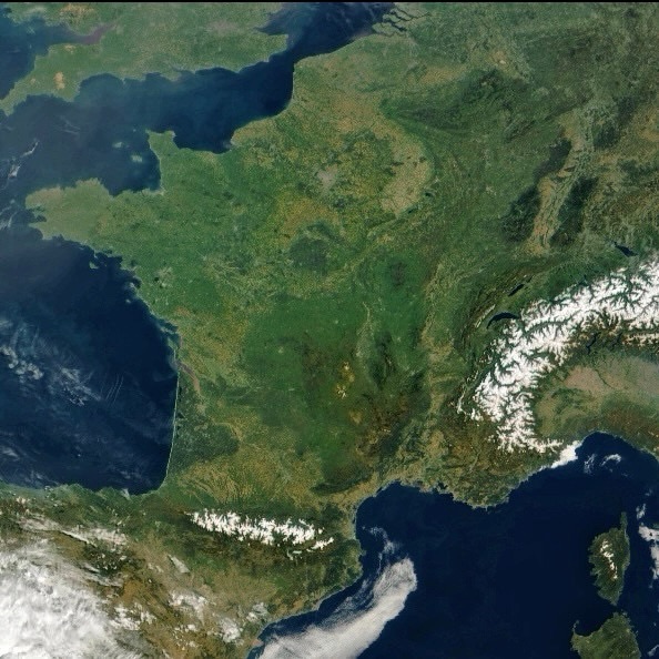 It looks beautiful, but no clouds whatsoever over France is quite a worrying thing this time of year with temperatures reaching 30 Celsius in early April #climatechange