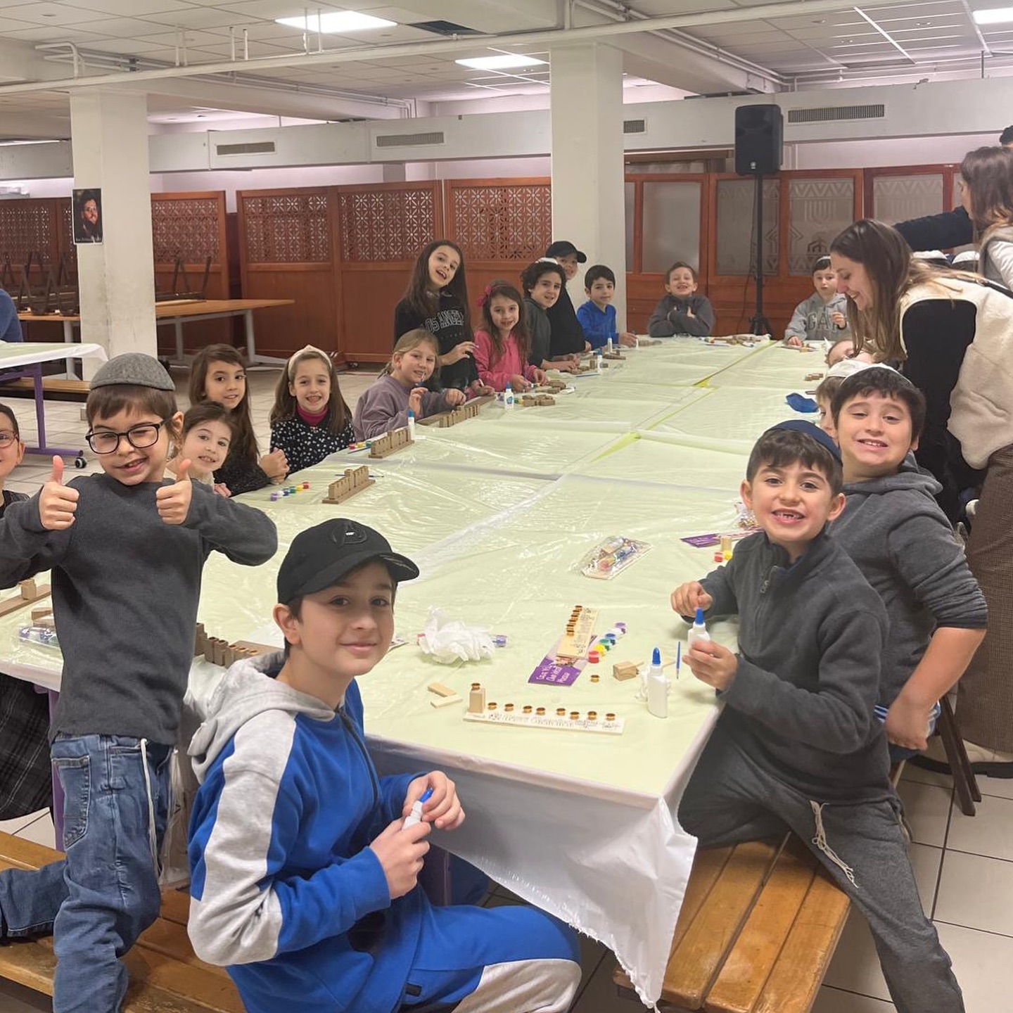 Hannouca ✨ Création de ‘hannoukiot personnalisées! 🎨😍
#ecolejuivedegeneve #ecolehabad